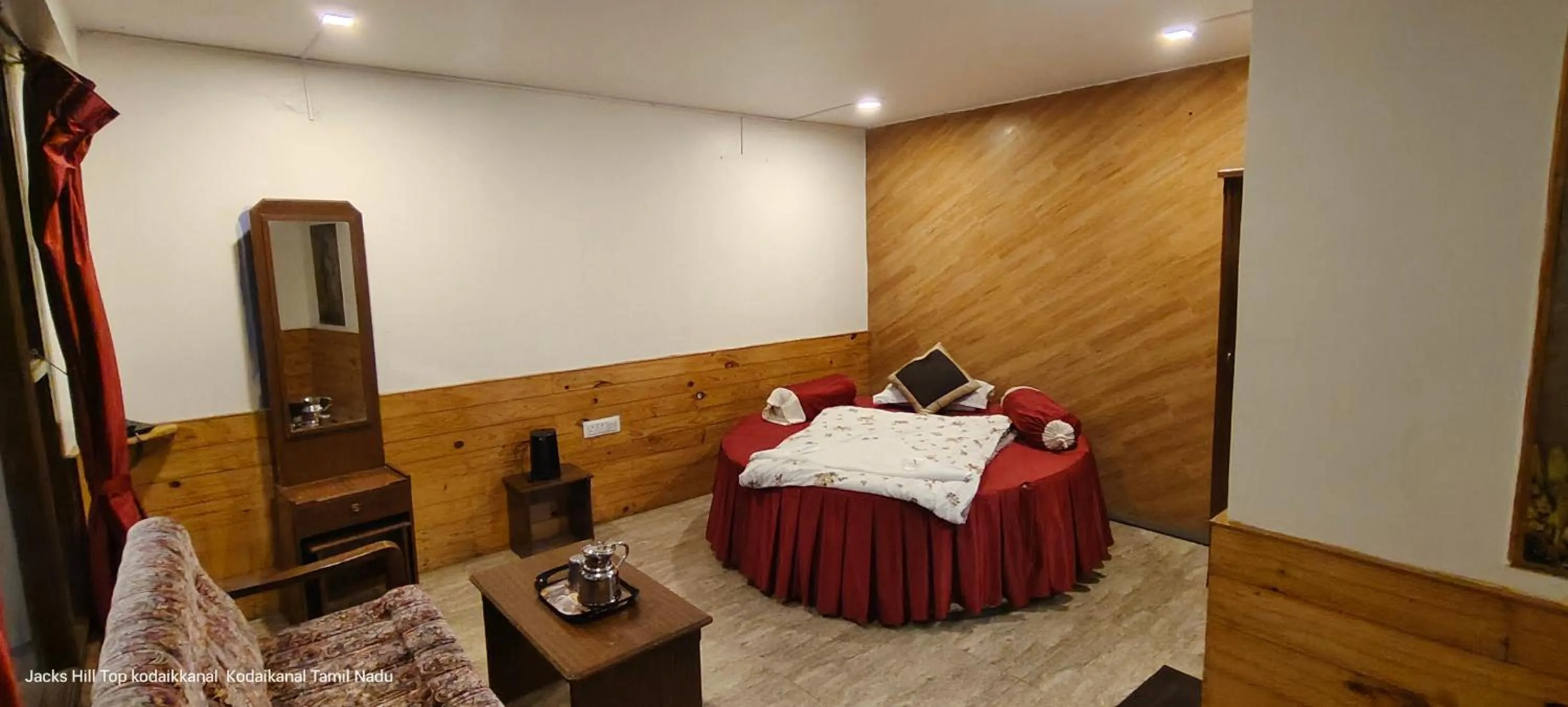 Bed in The Jacks Hilltop Resort Kodaikanal