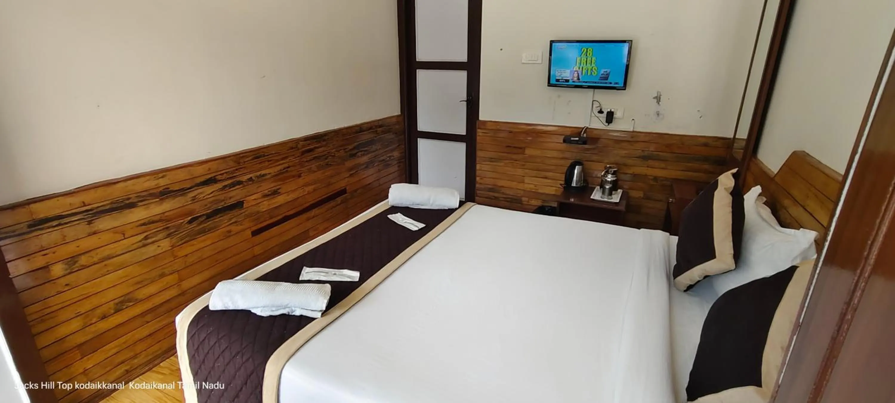 Bed in The Jacks Hilltop Resort Kodaikanal