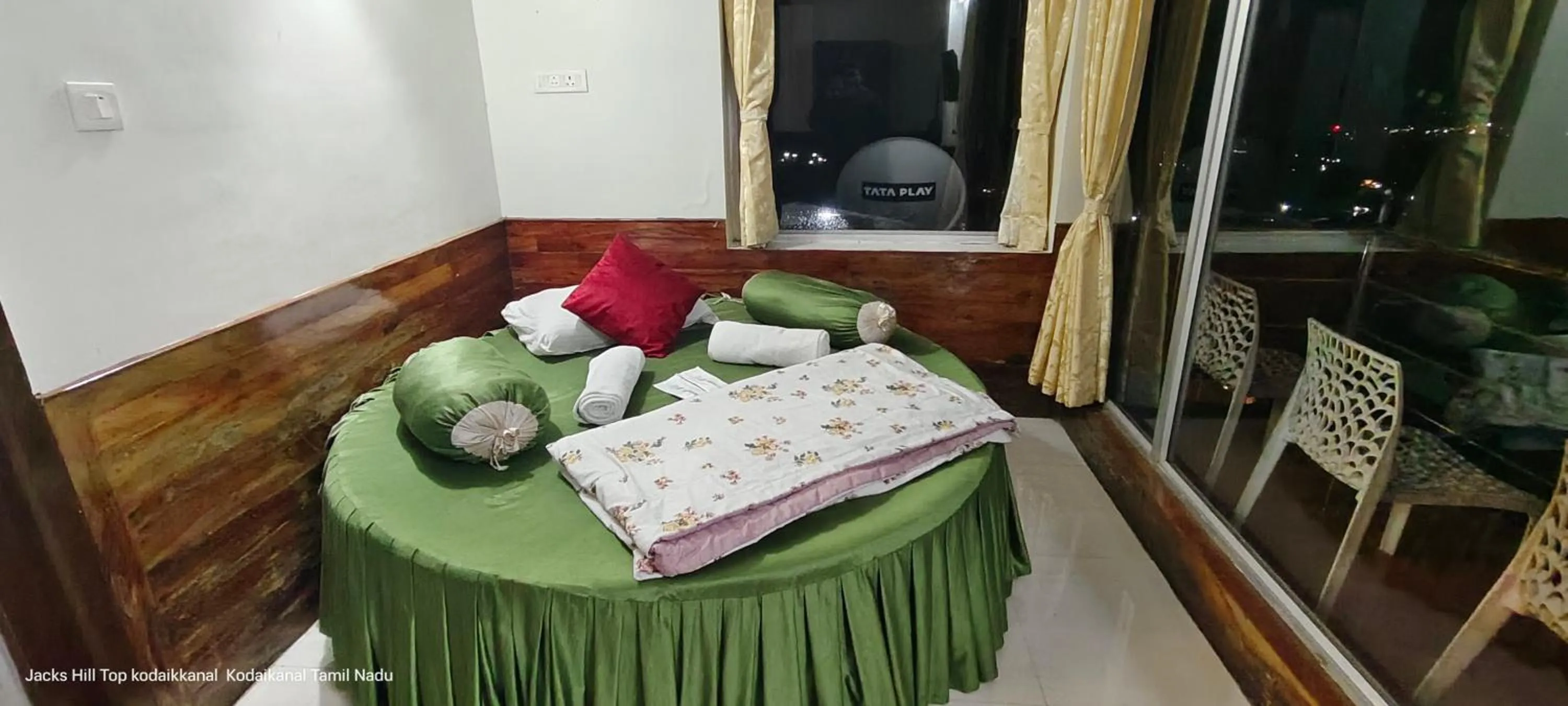 Bed in The Jacks Hilltop Resort Kodaikanal