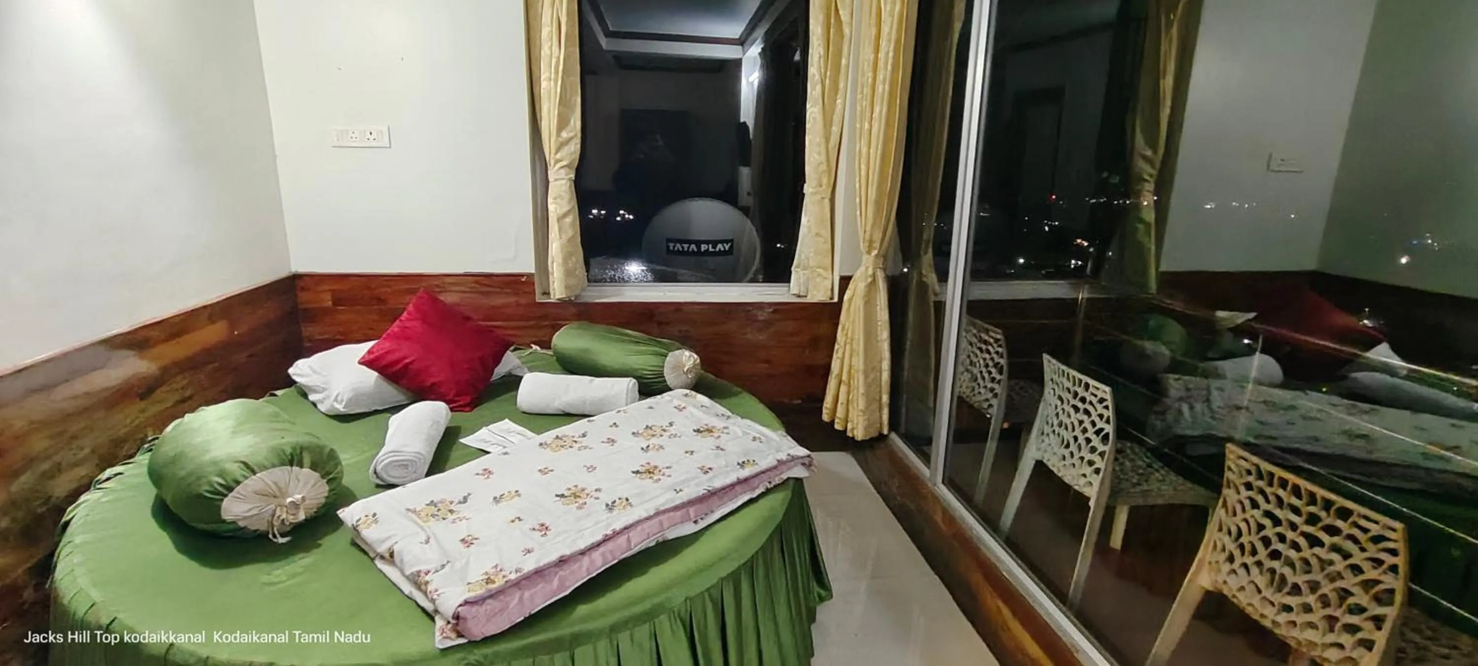 Bed in The Jacks Hilltop Resort Kodaikanal