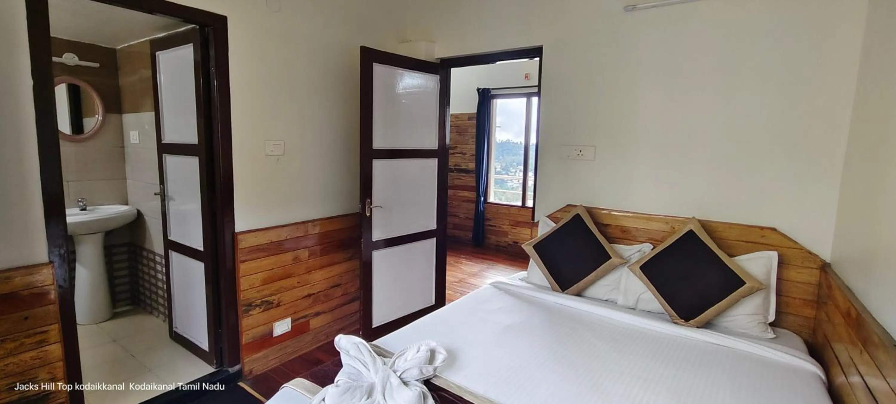 Bed in The Jacks Hilltop Resort Kodaikanal