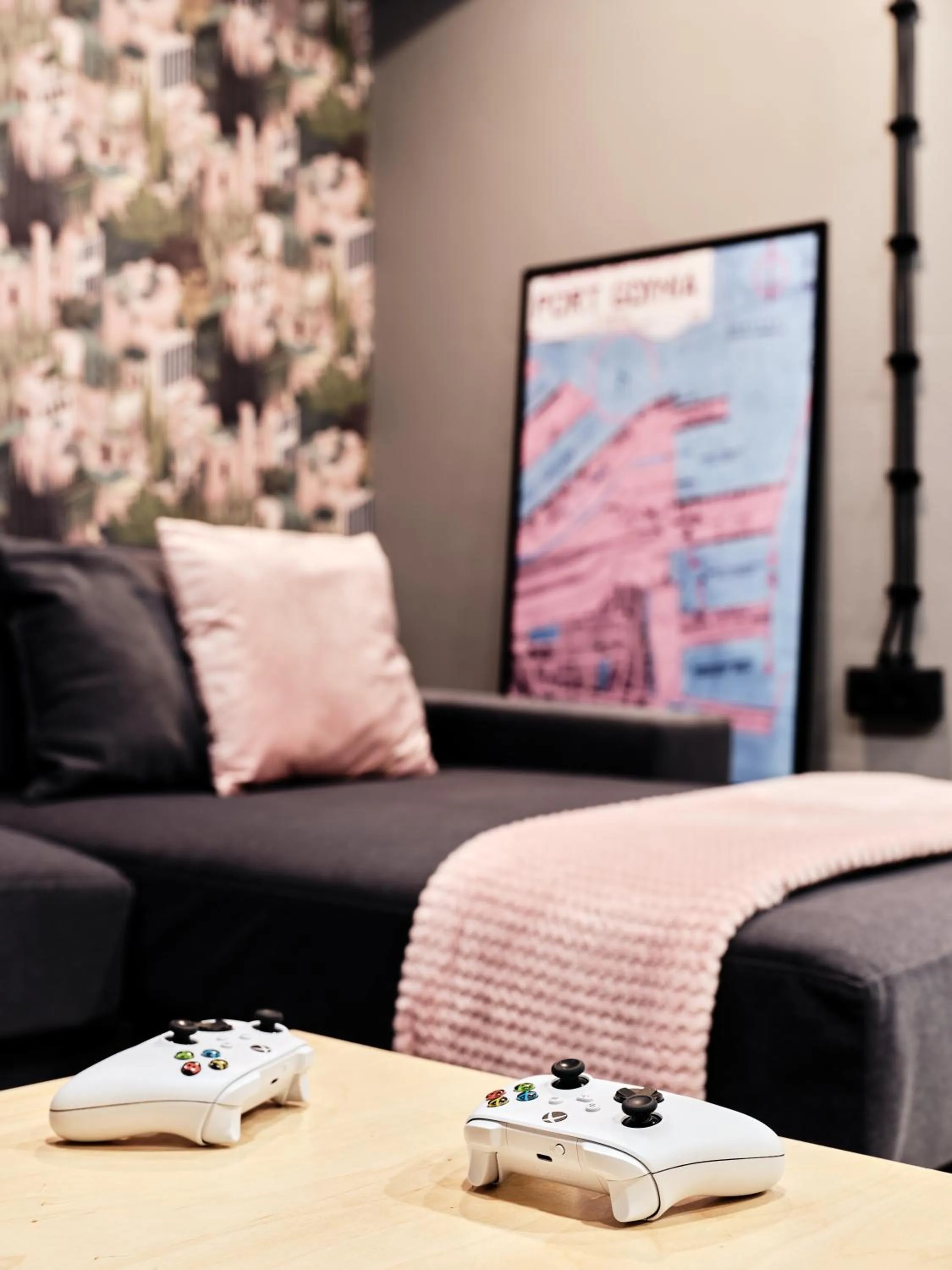 Communal lounge/ TV room, Bed in HOLA GDYNIA