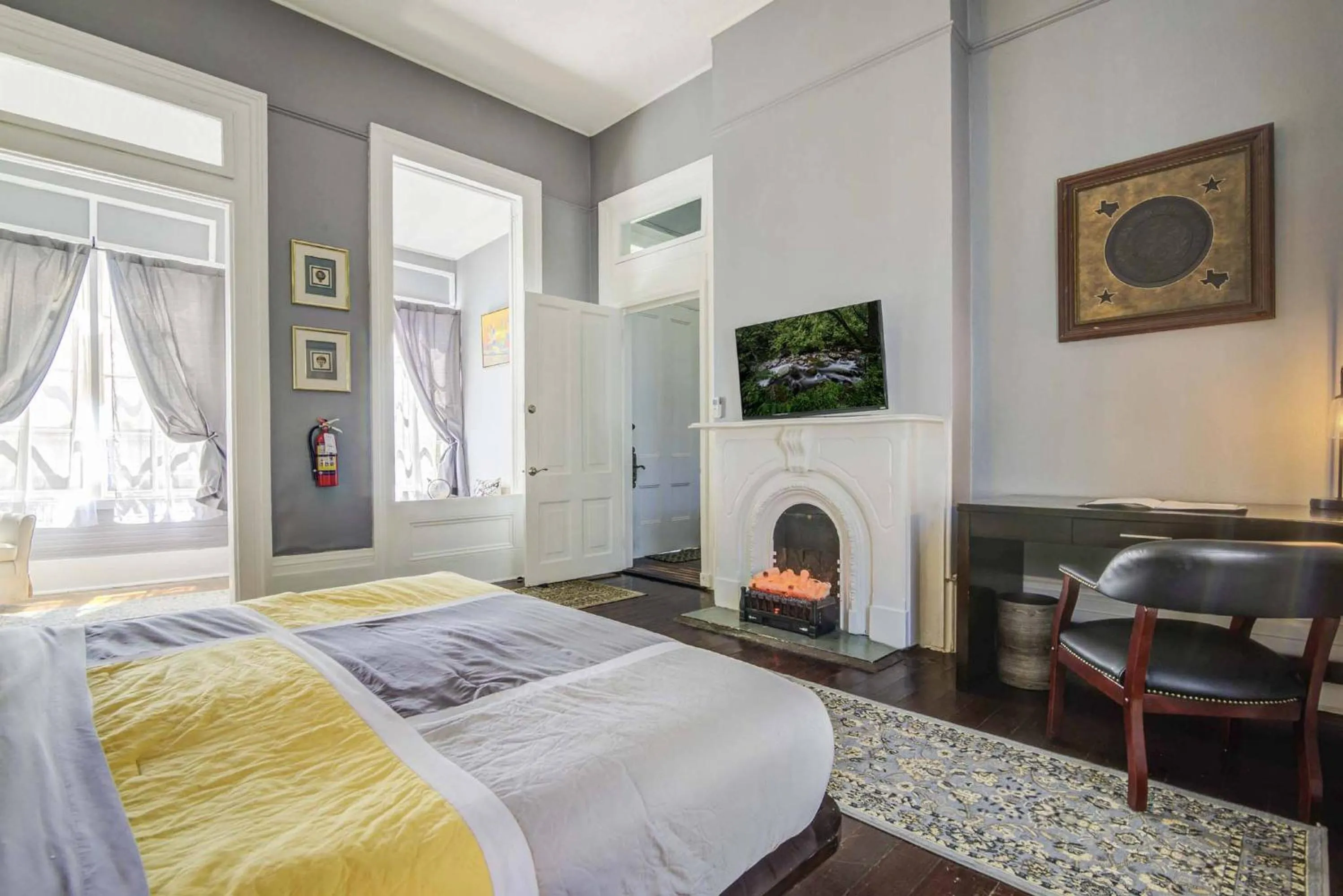 Bedroom, Bed in The George Manor