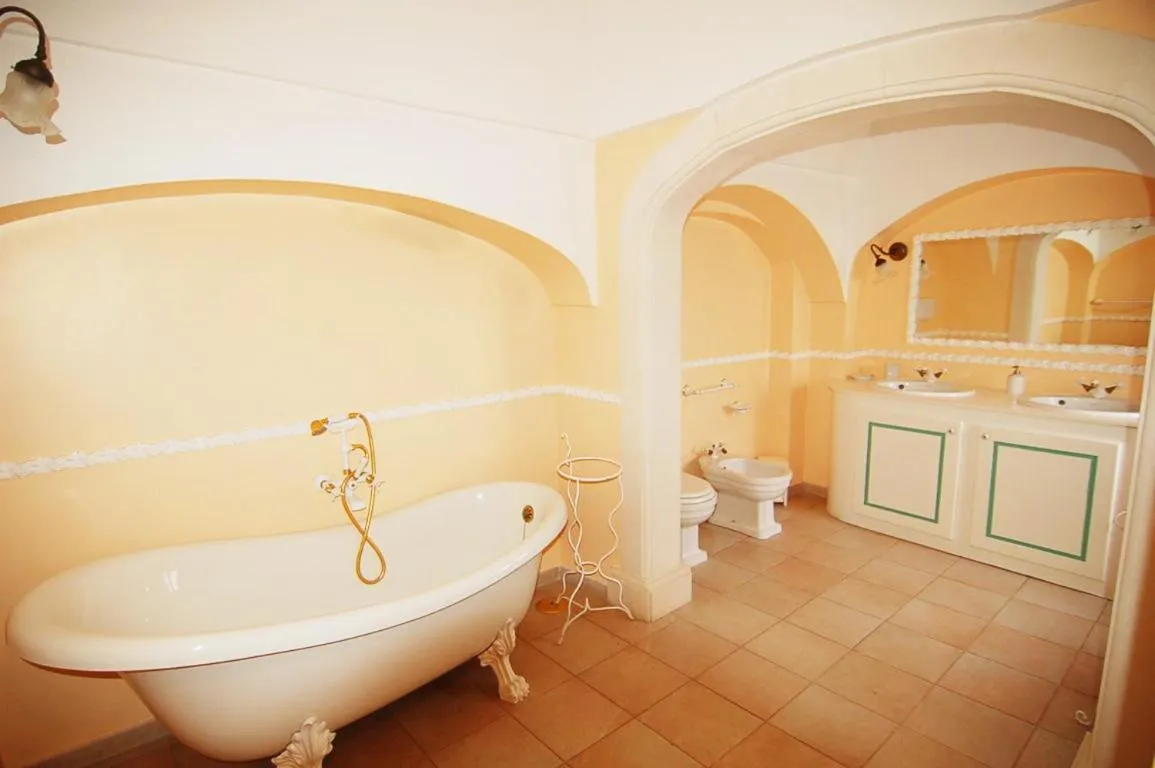 Bathroom in Villaggio In Case Sparse Nel Centro Storico