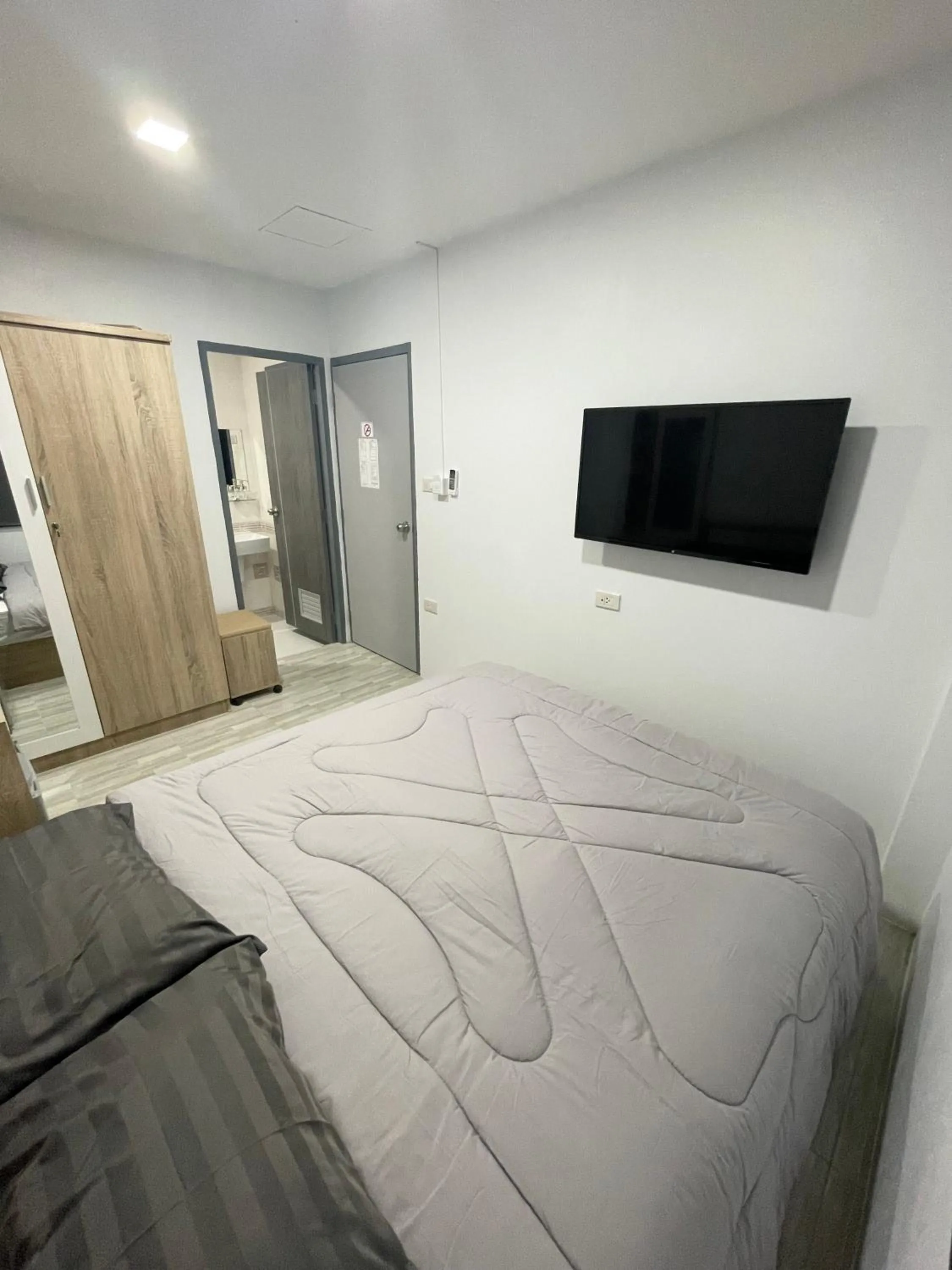 Bed in Garden Beach Sea View Patong