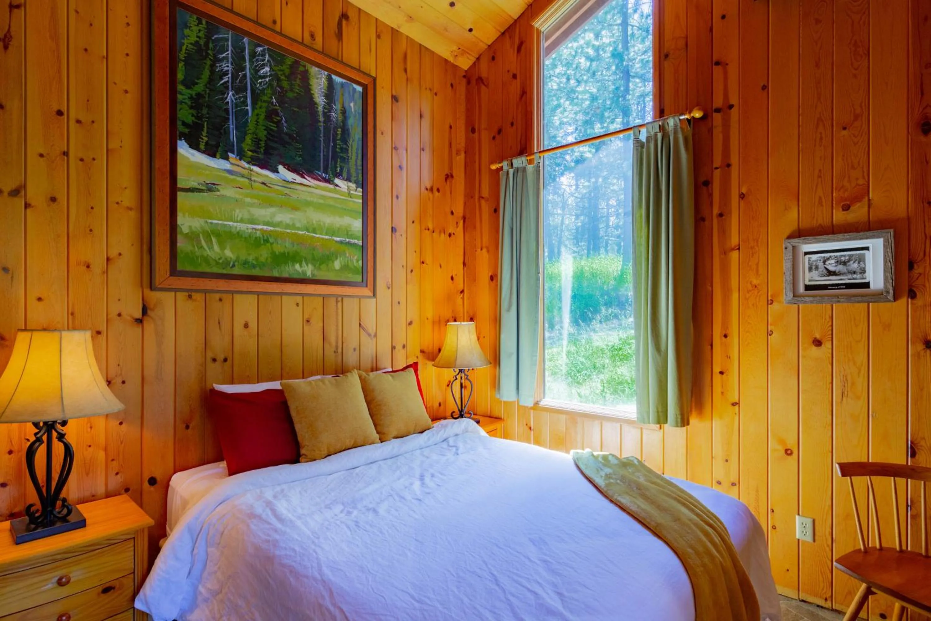 Bed in Lake Creek Lodge