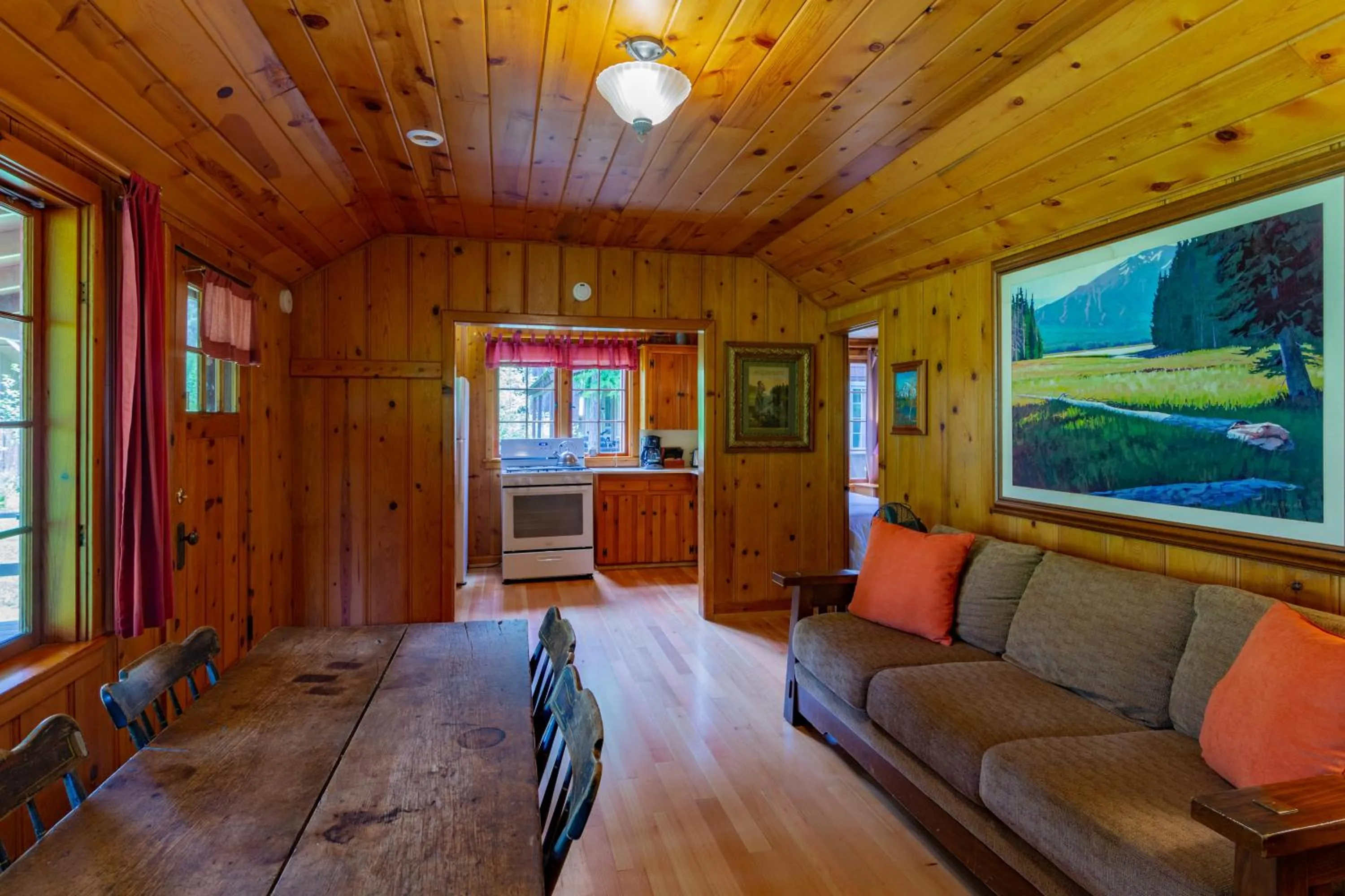 Living room in Lake Creek Lodge
