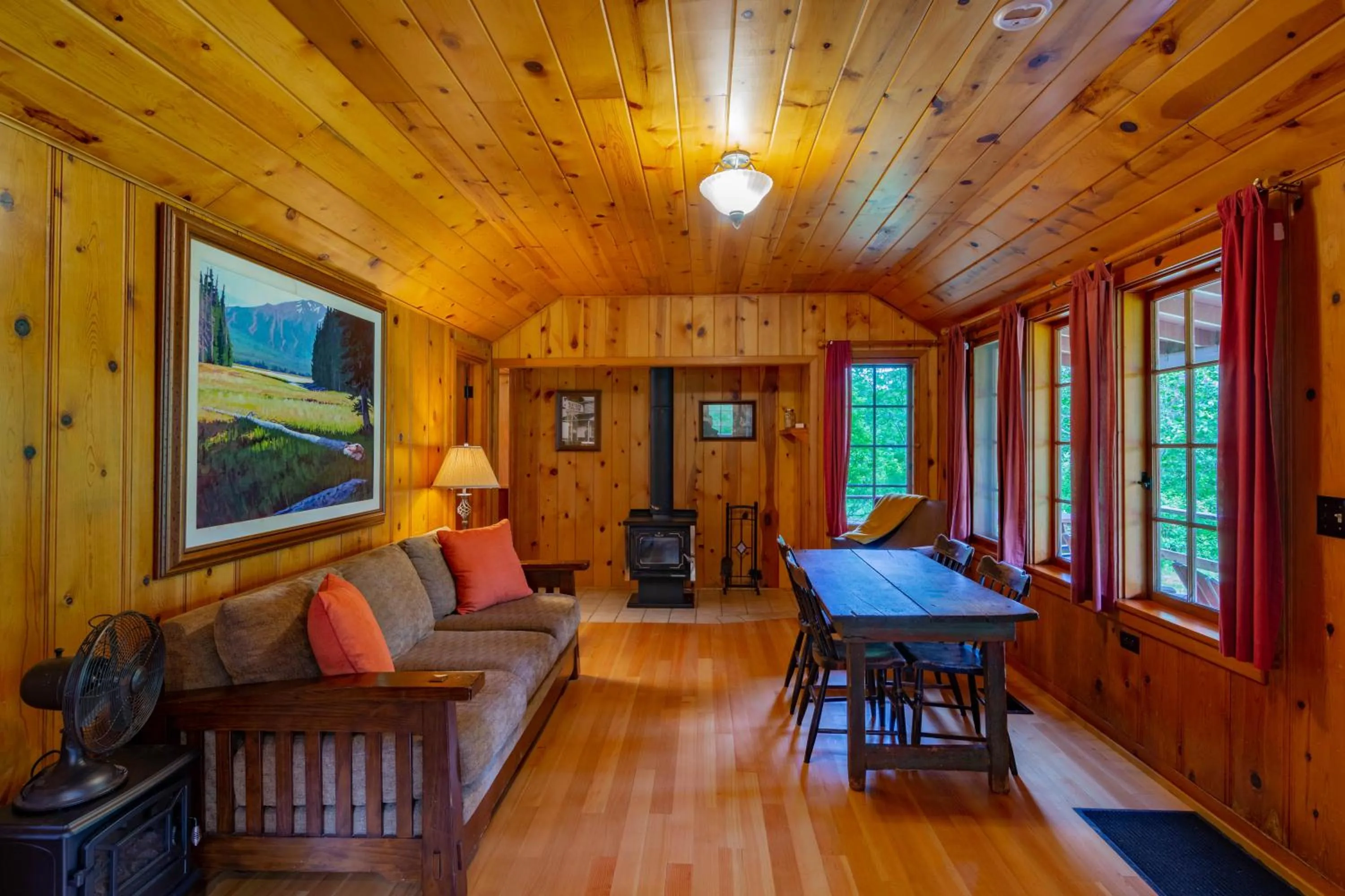 Living room in Lake Creek Lodge
