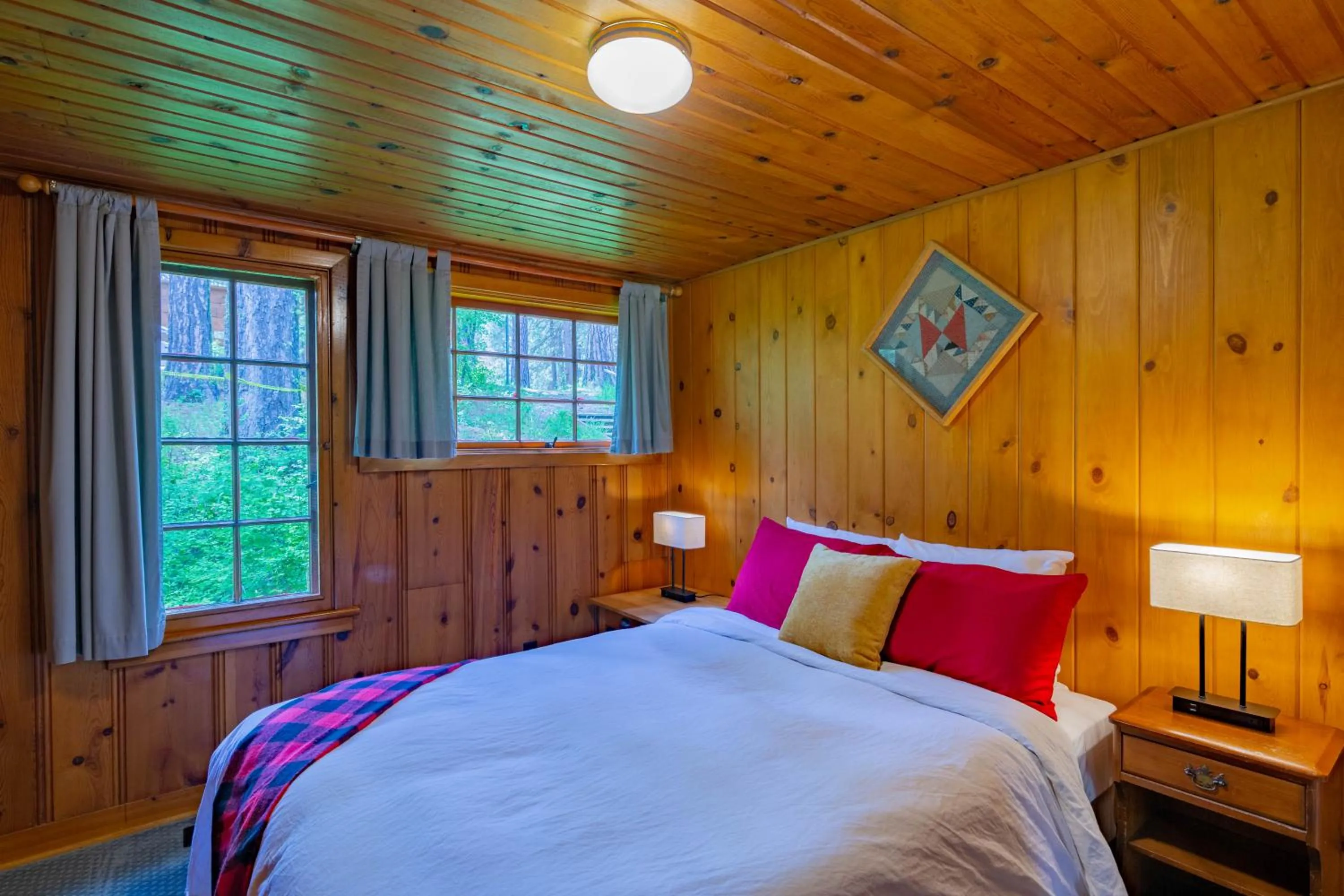 Bed in Lake Creek Lodge