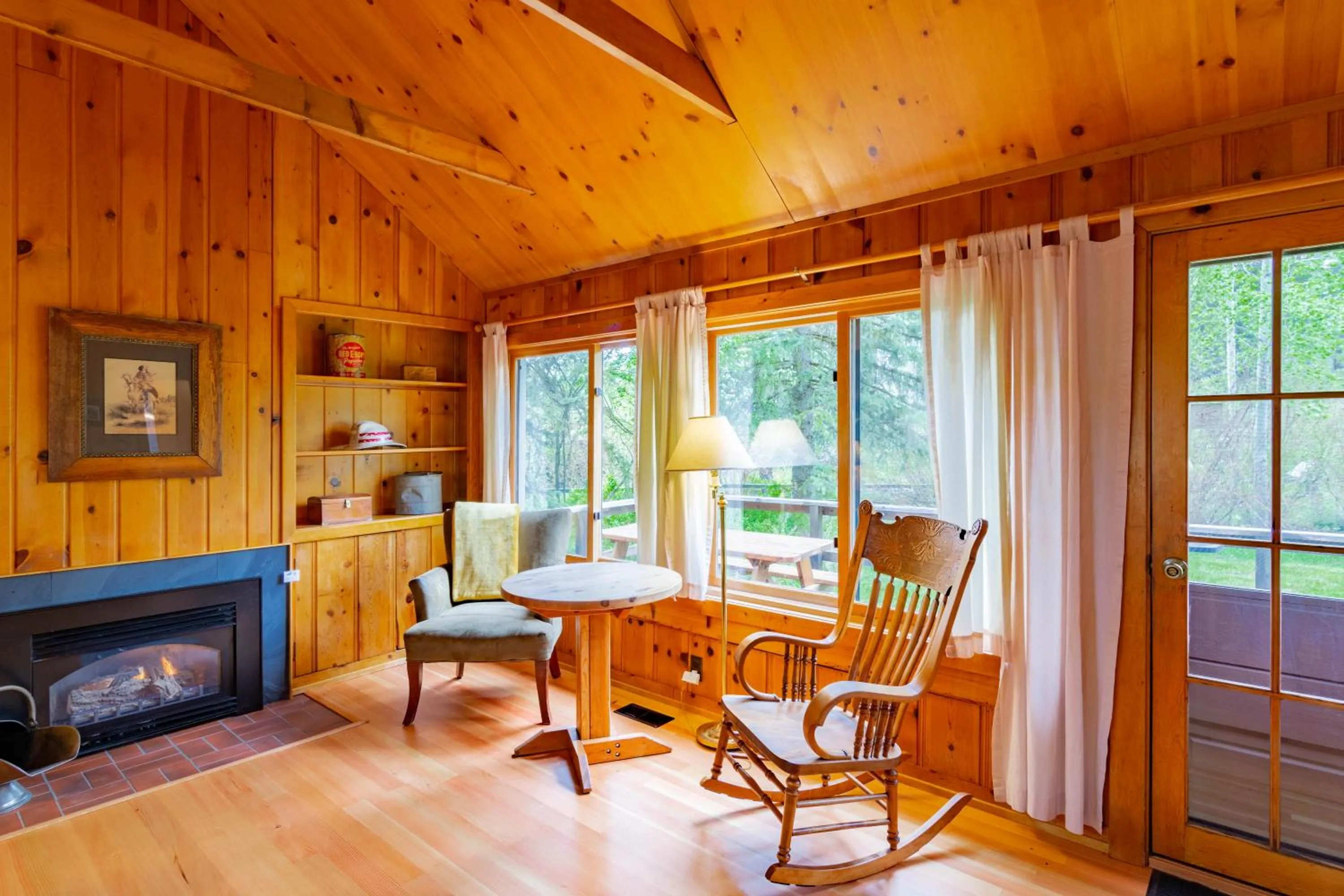 Living room in Lake Creek Lodge