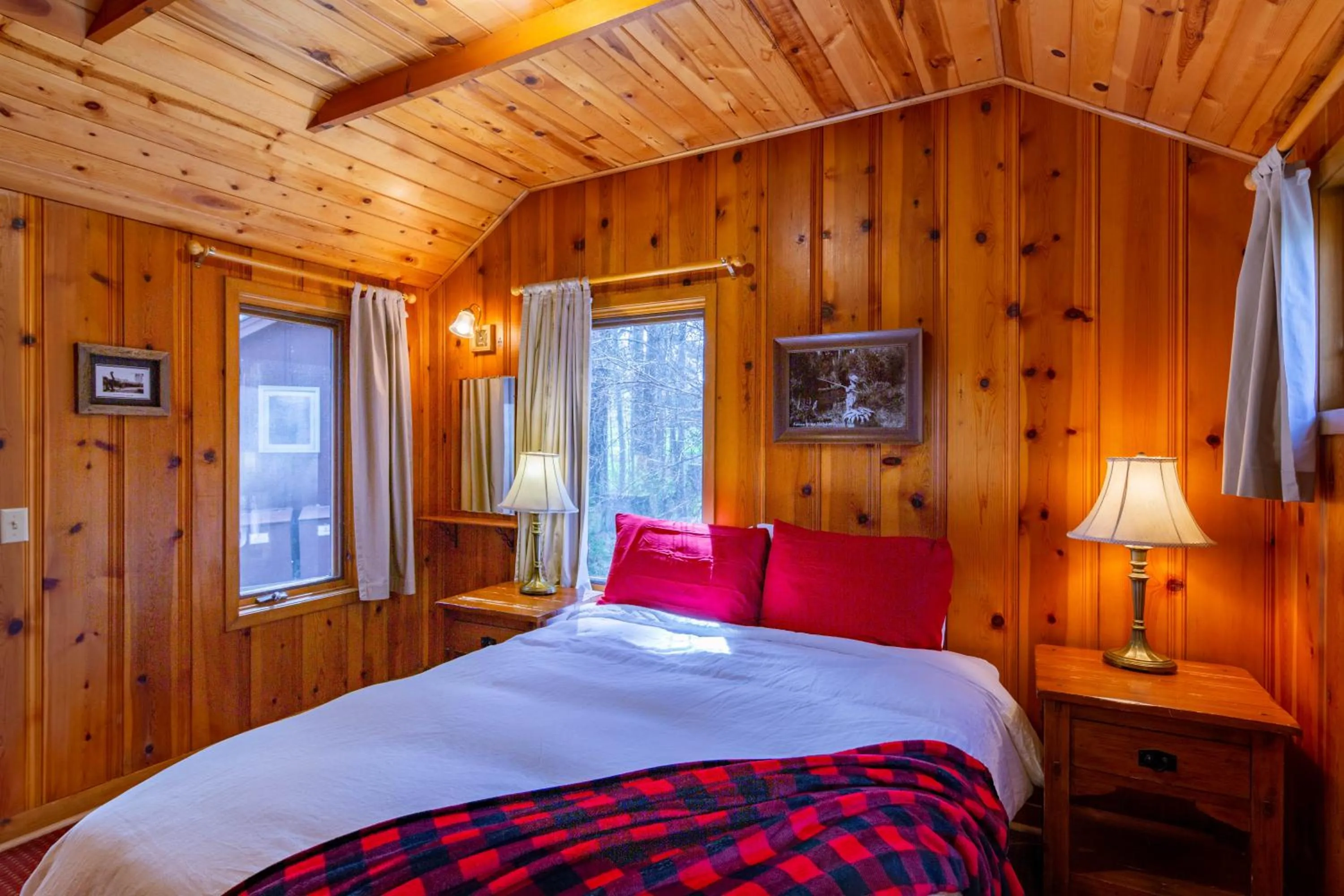 Bed in Lake Creek Lodge