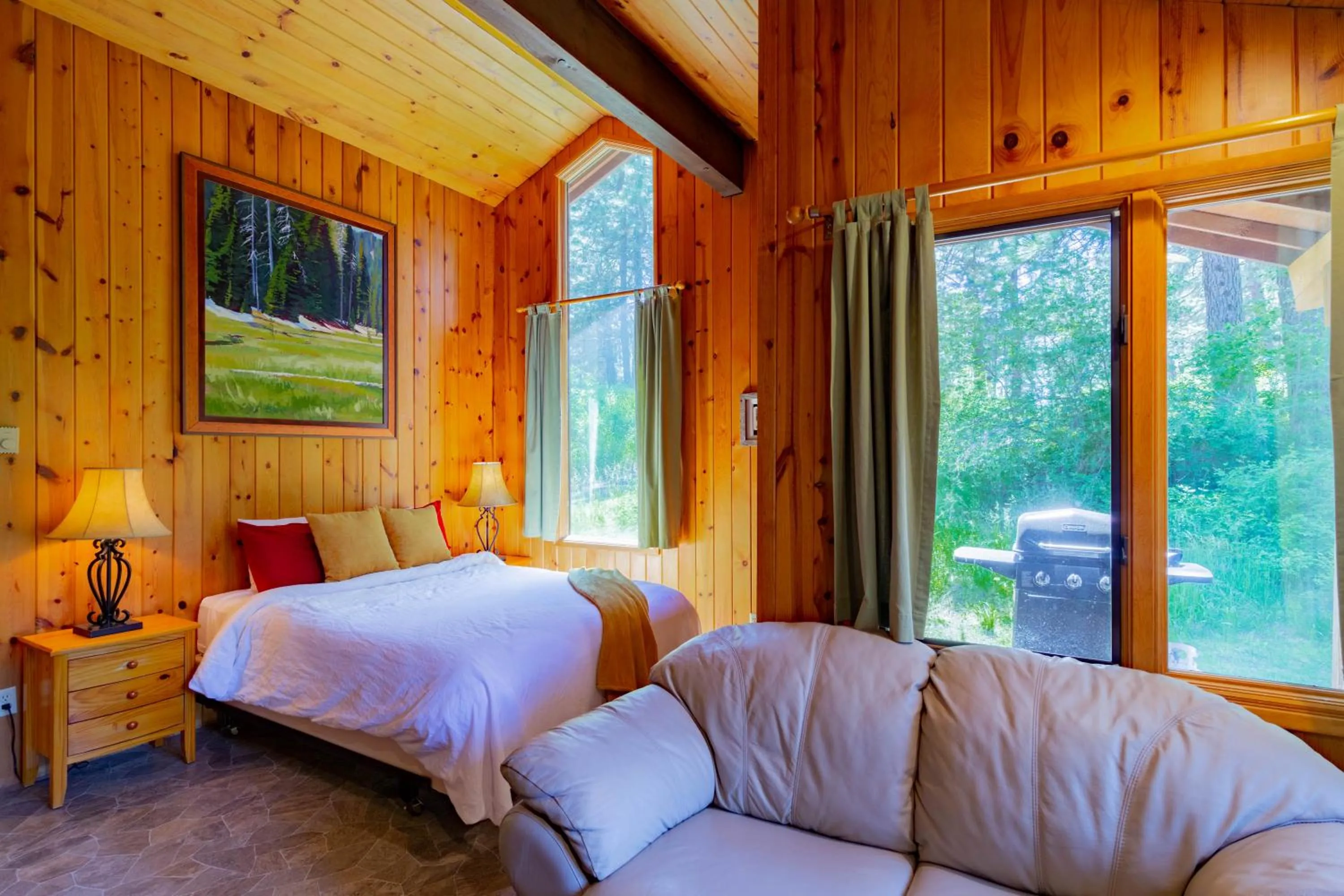 Bed in Lake Creek Lodge