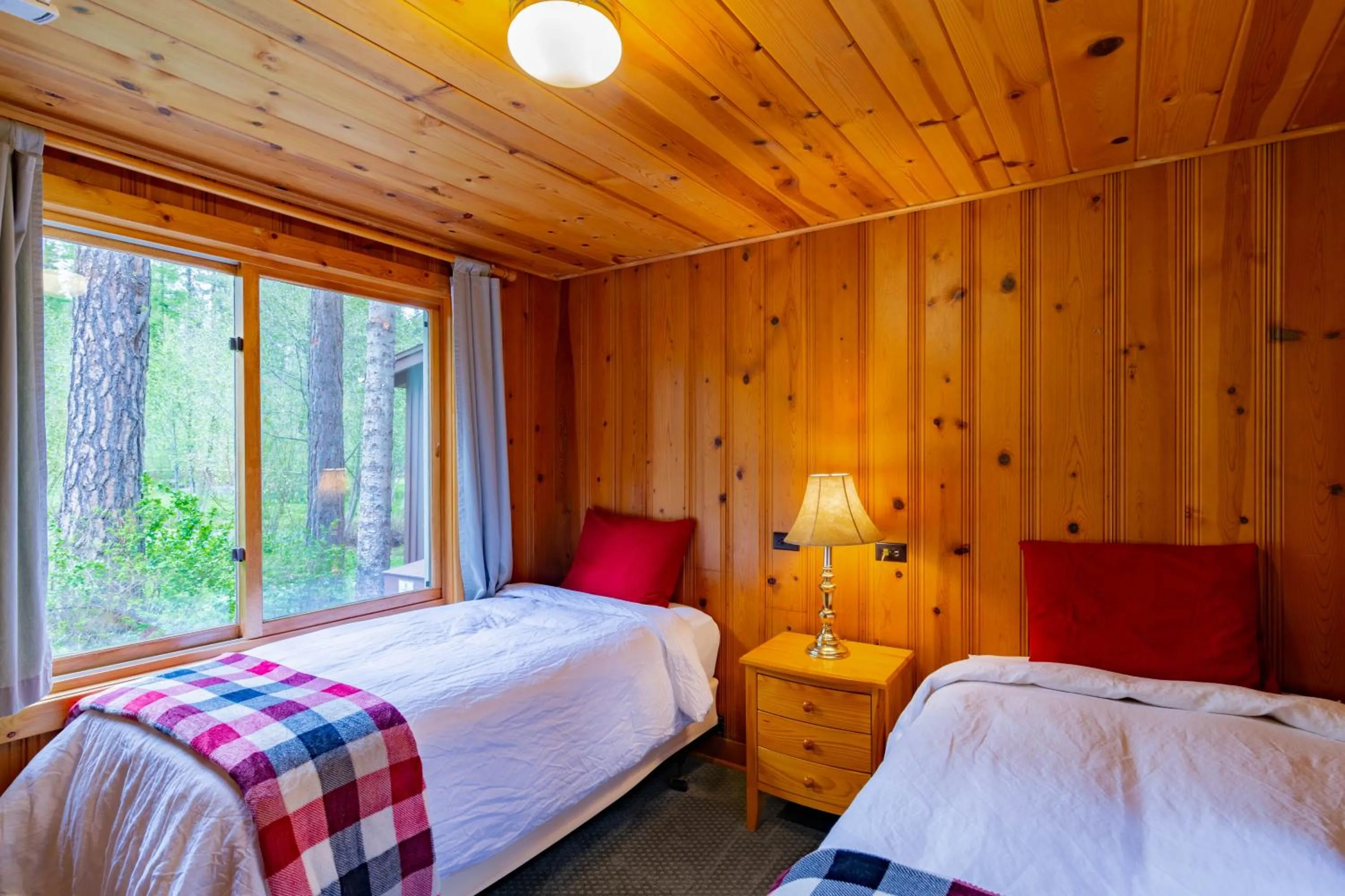 Bed in Lake Creek Lodge