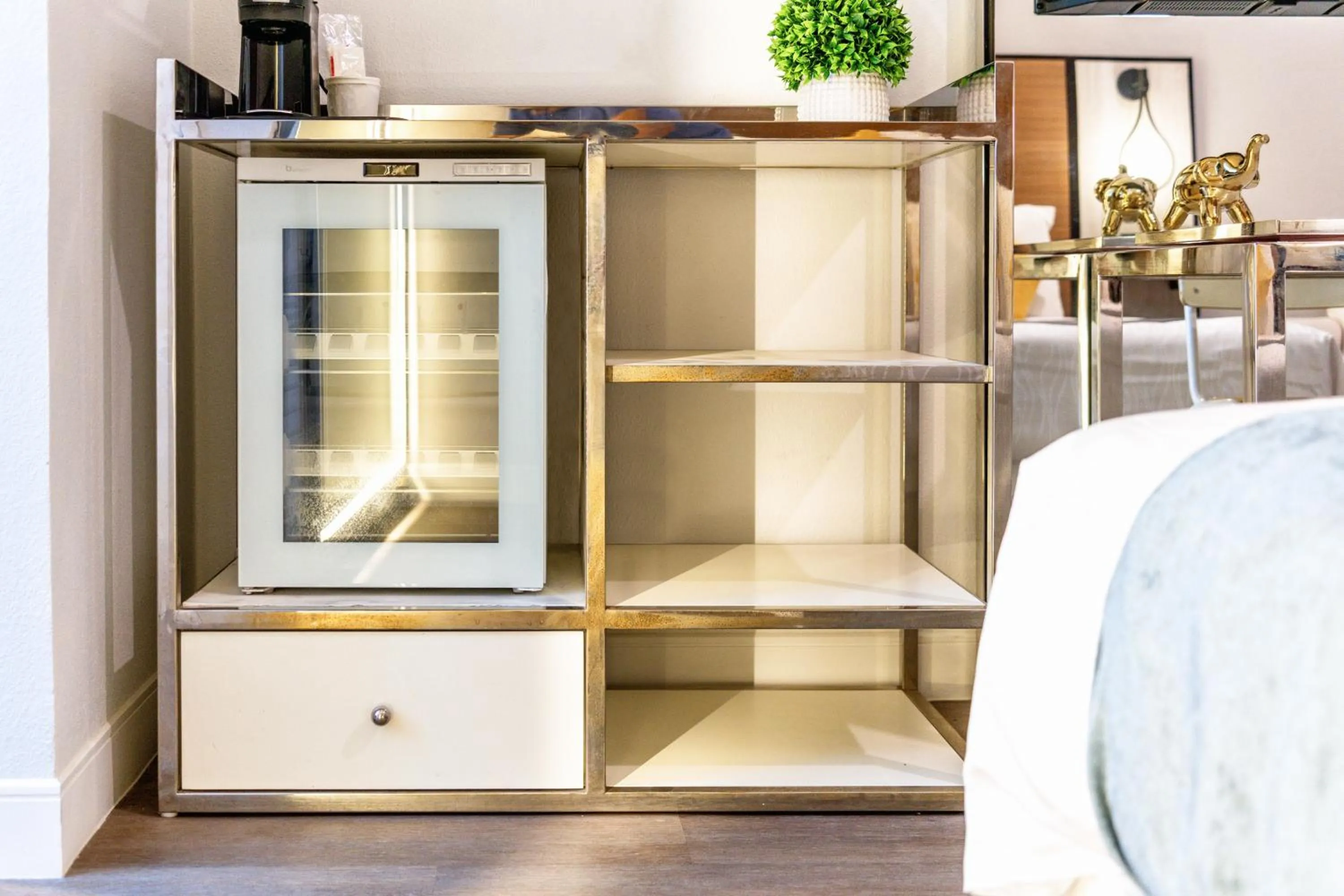 Bed in Aspire Inn Studios & Spas