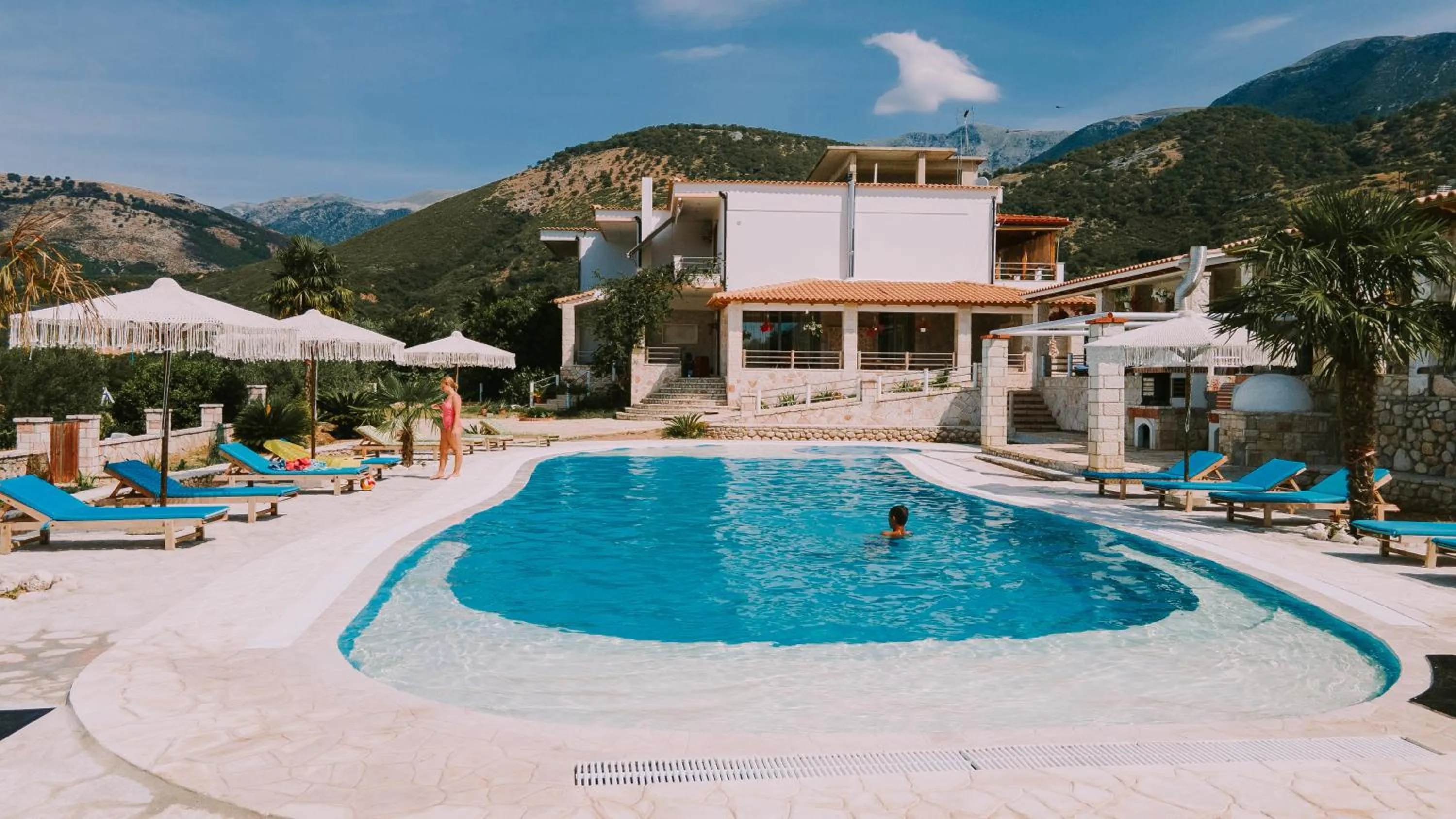 Swimming pool in Vila Milo