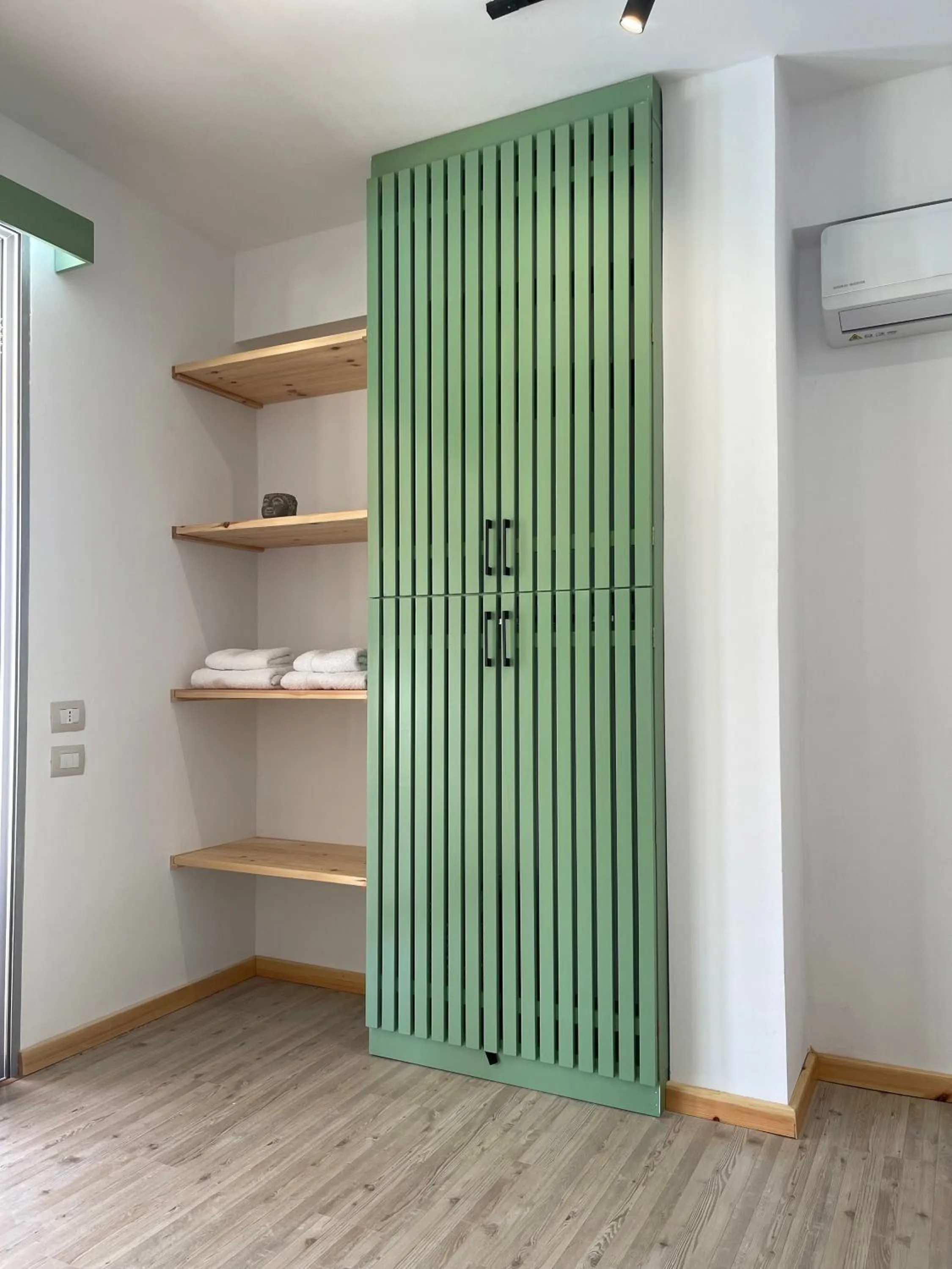 wardrobe in Vila Milo