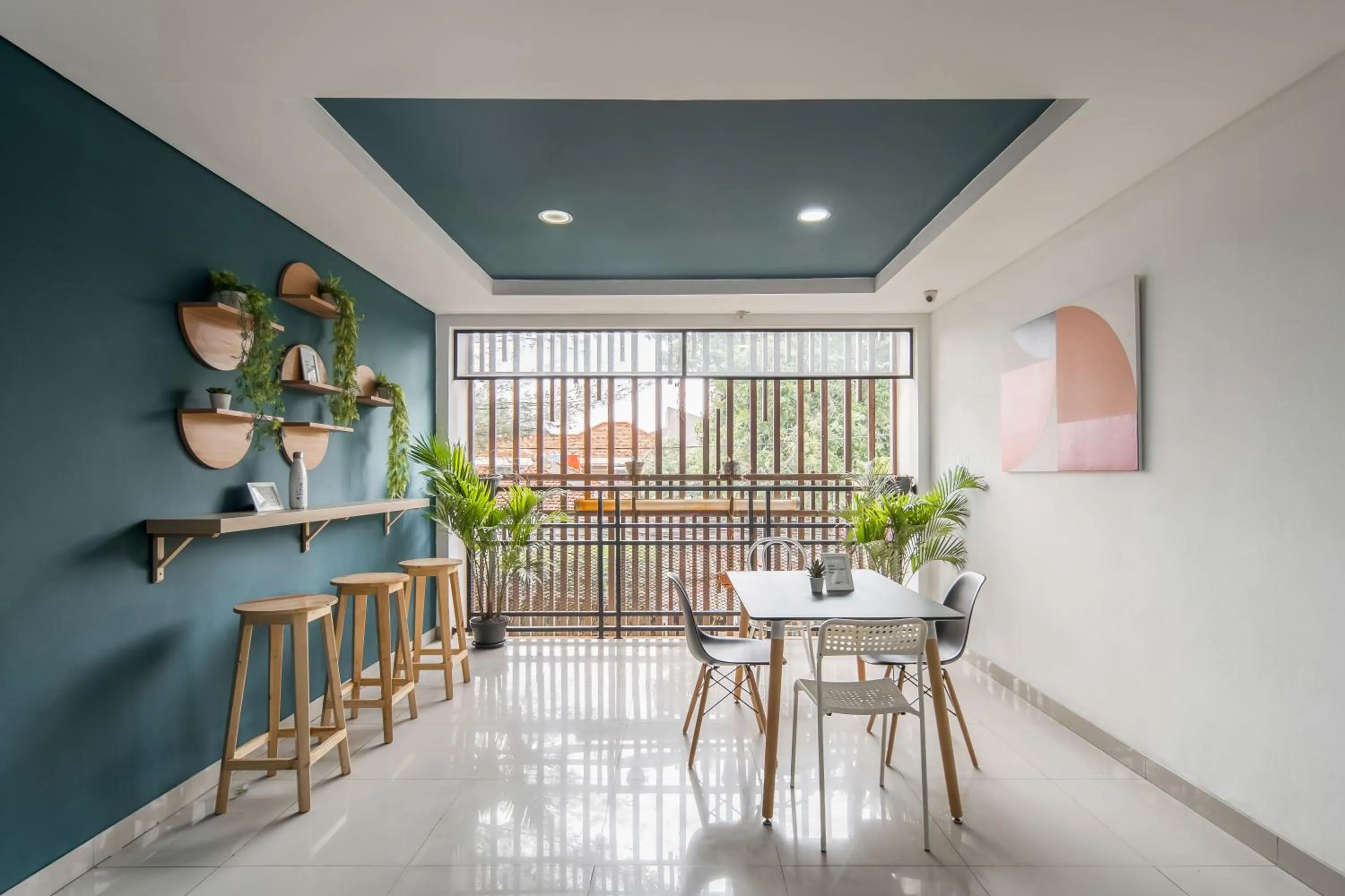 Dining area in Cove T63