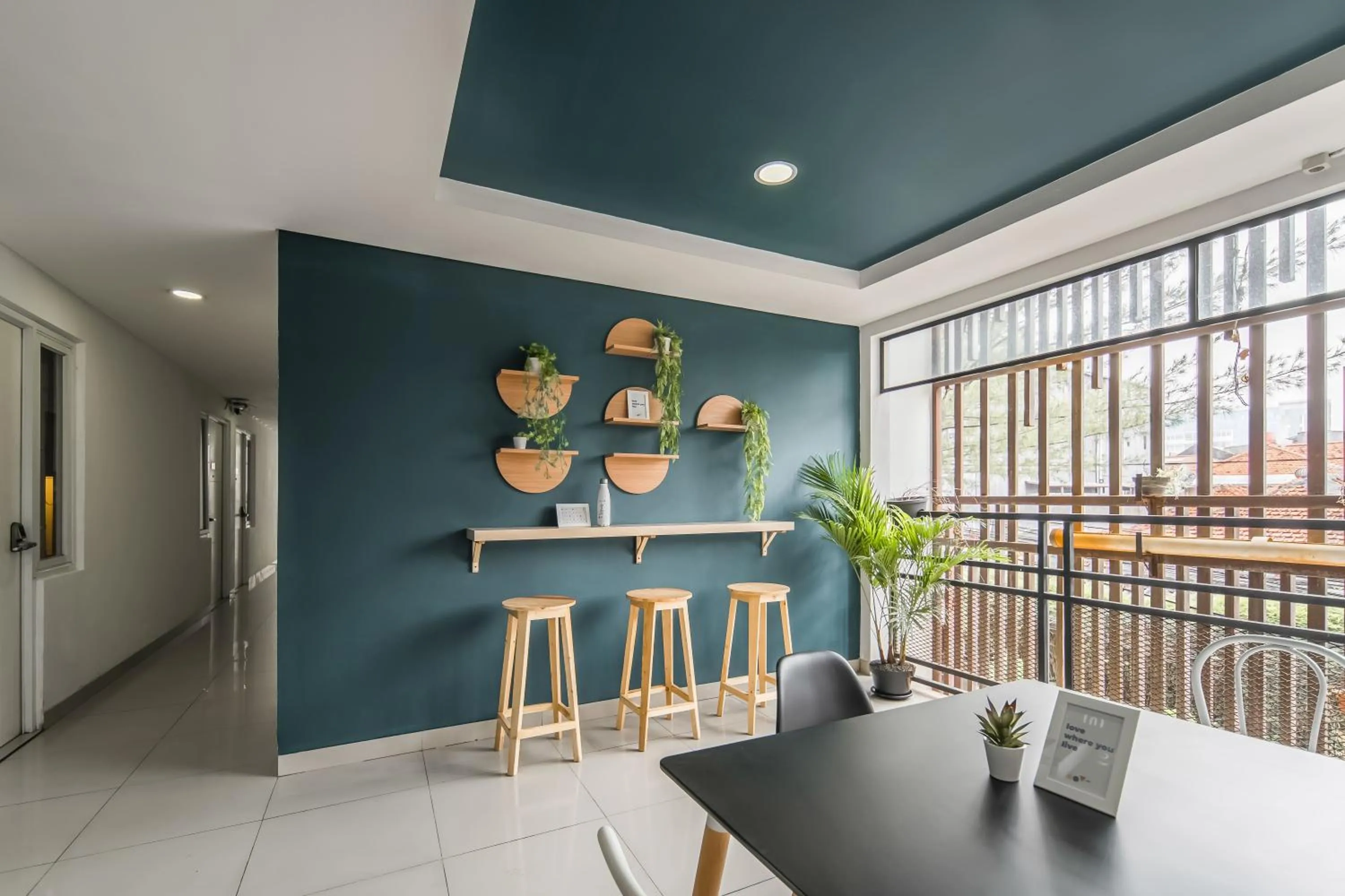 Dining area in Cove T63