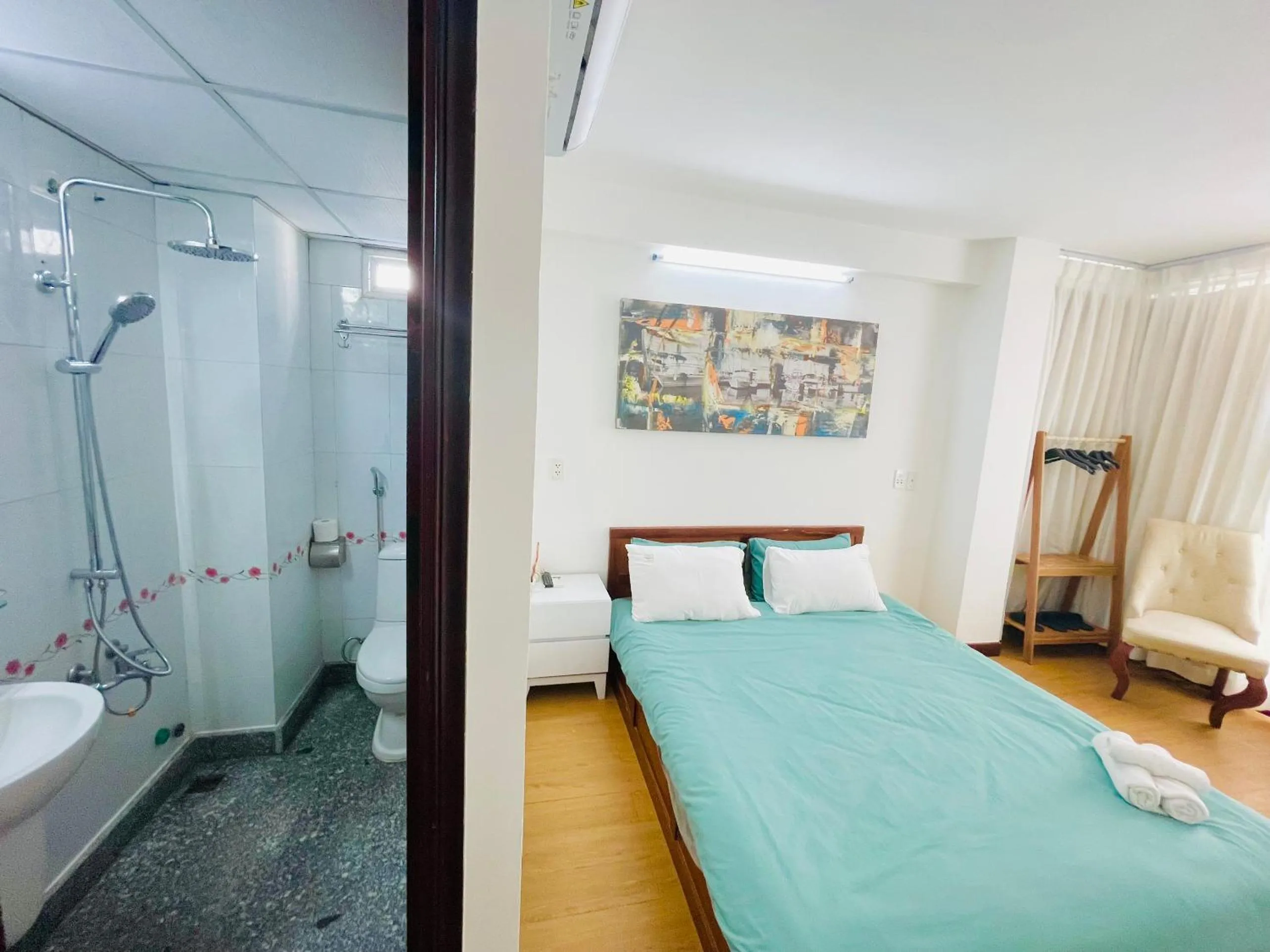 Bathroom, Bed in Onestar Danang Riverside