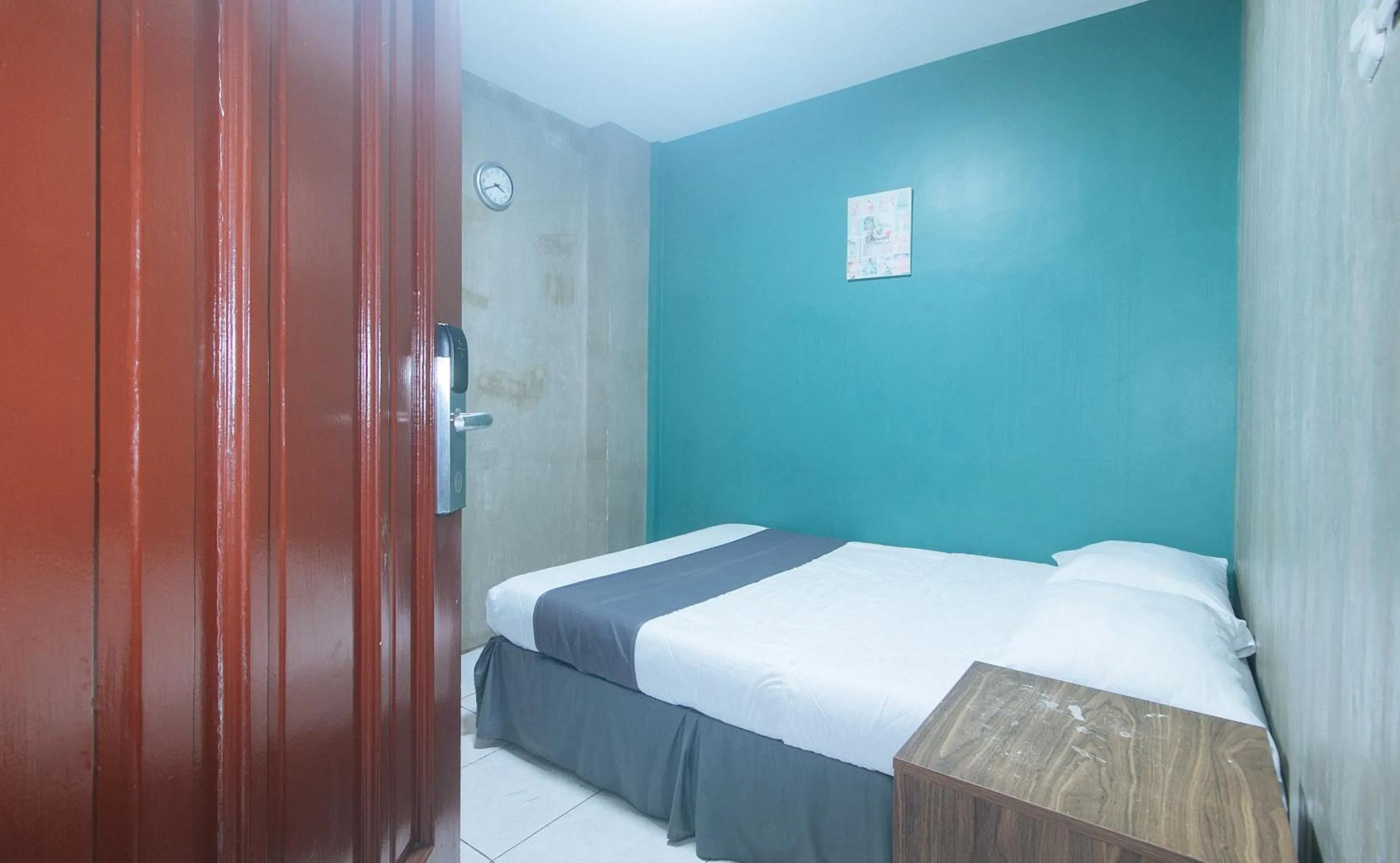 Bedroom, Bed in Rcee Place by RedDoorz