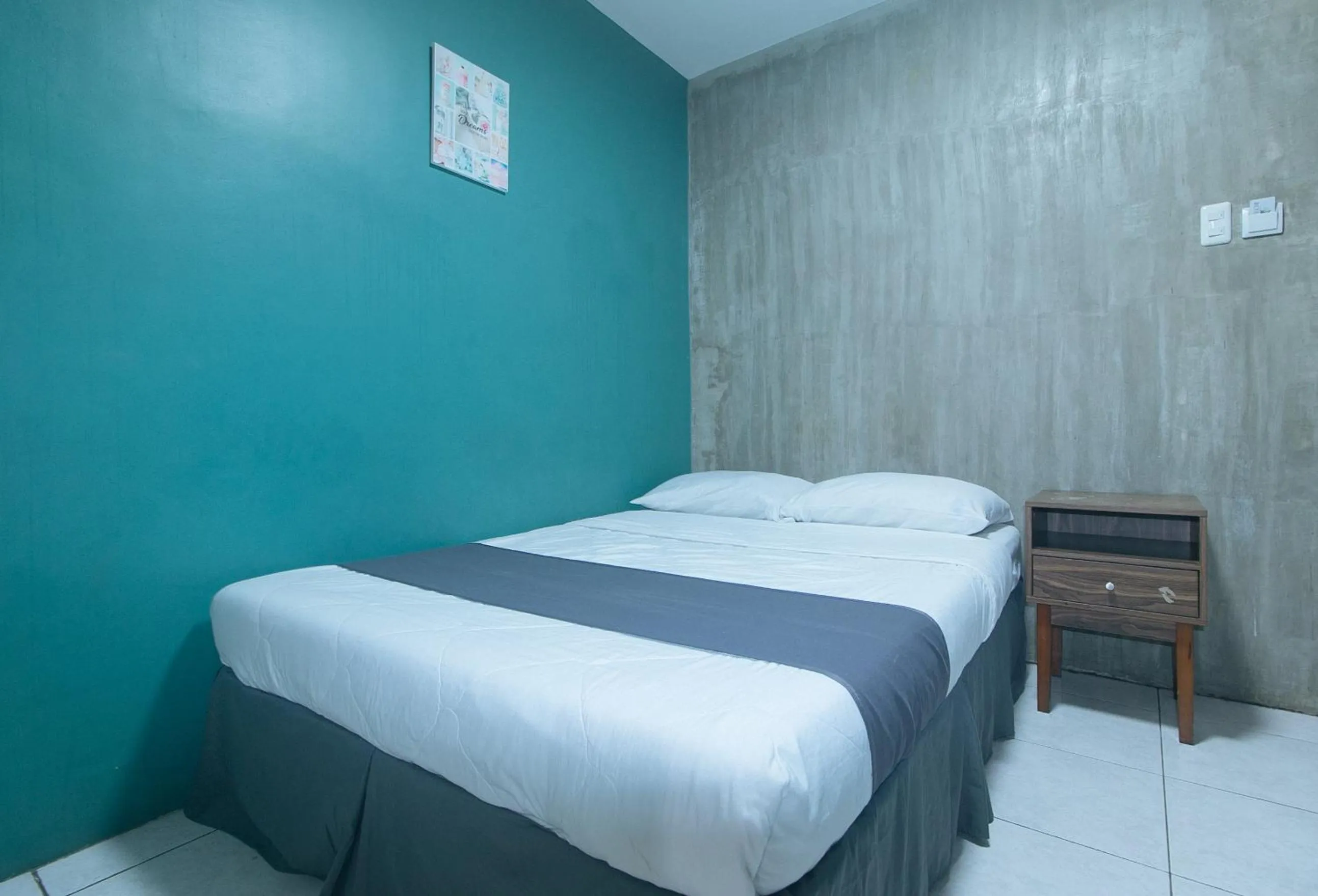 Photo of the whole room, Bed in Rcee Place by RedDoorz