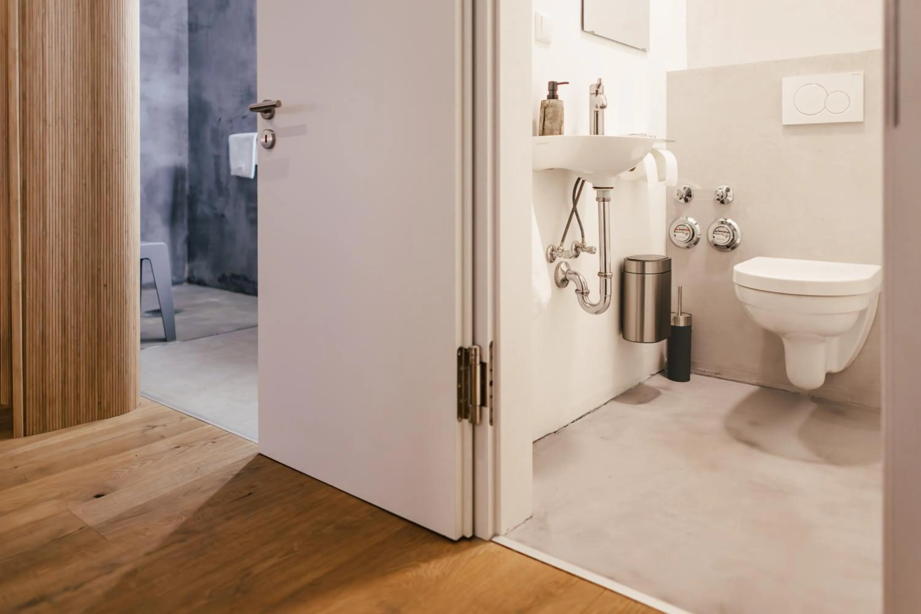 Toilet in The Layhead B&B