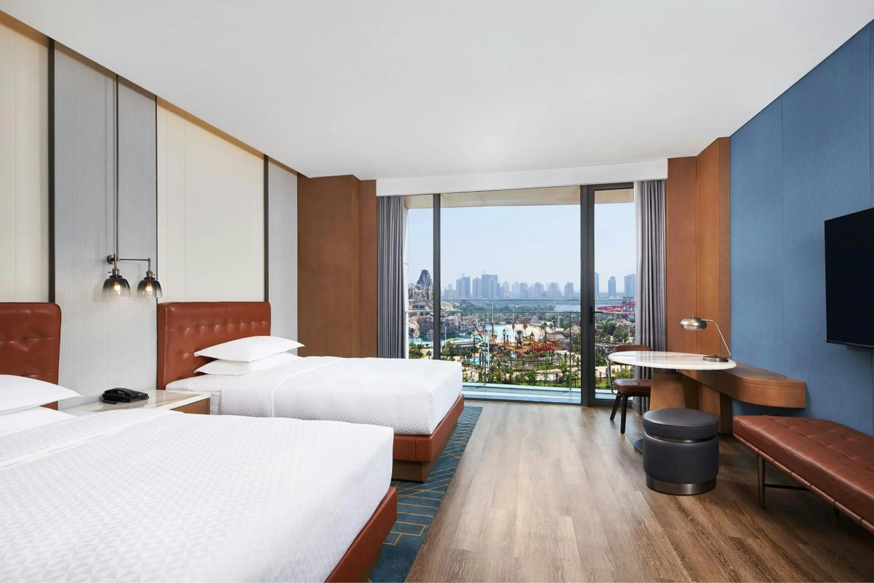 Photo of the whole room, Bed in Four Points by Sheraton Nanchang, Xihu