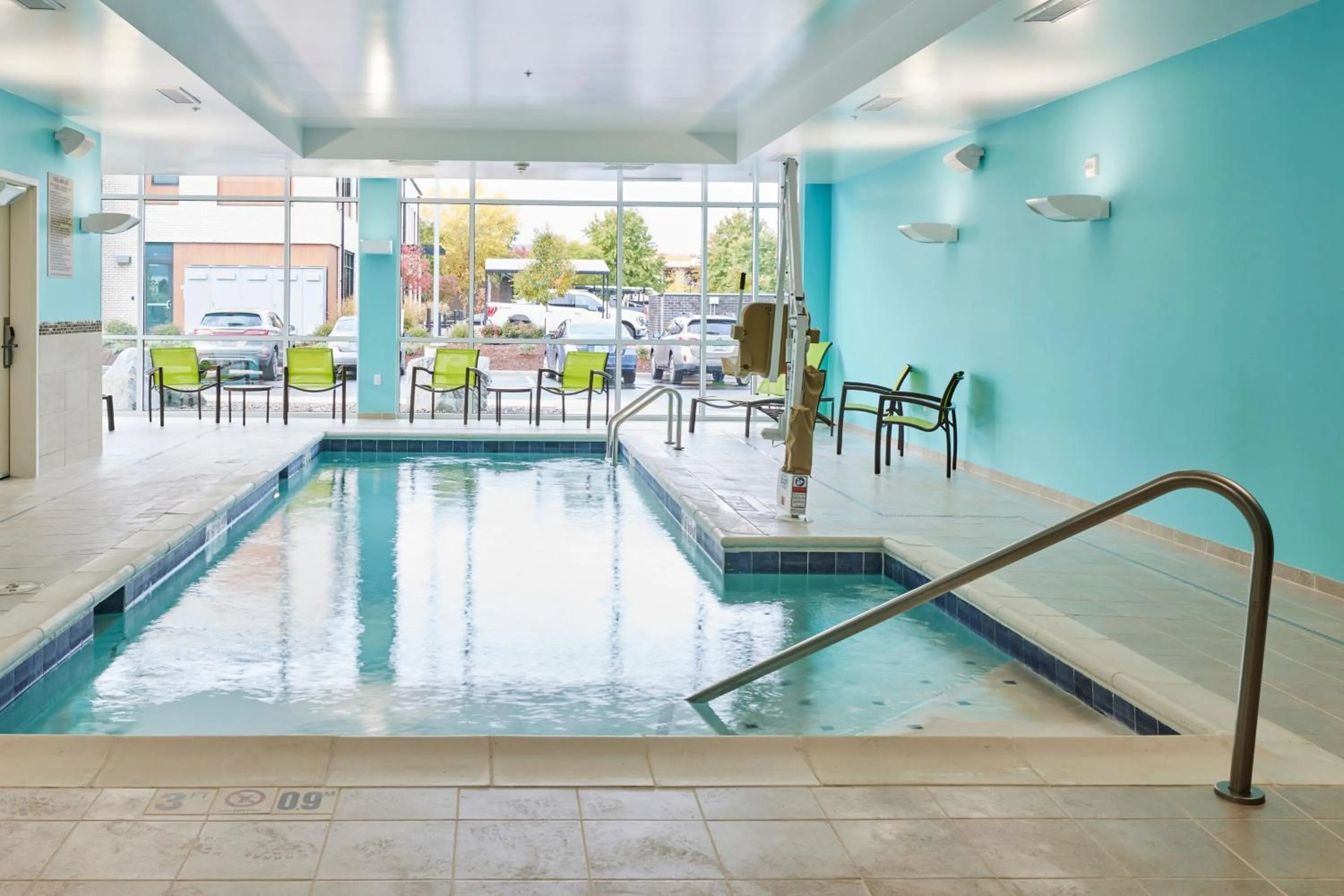 Swimming pool in SpringHill Suites by Marriott Medford Airport