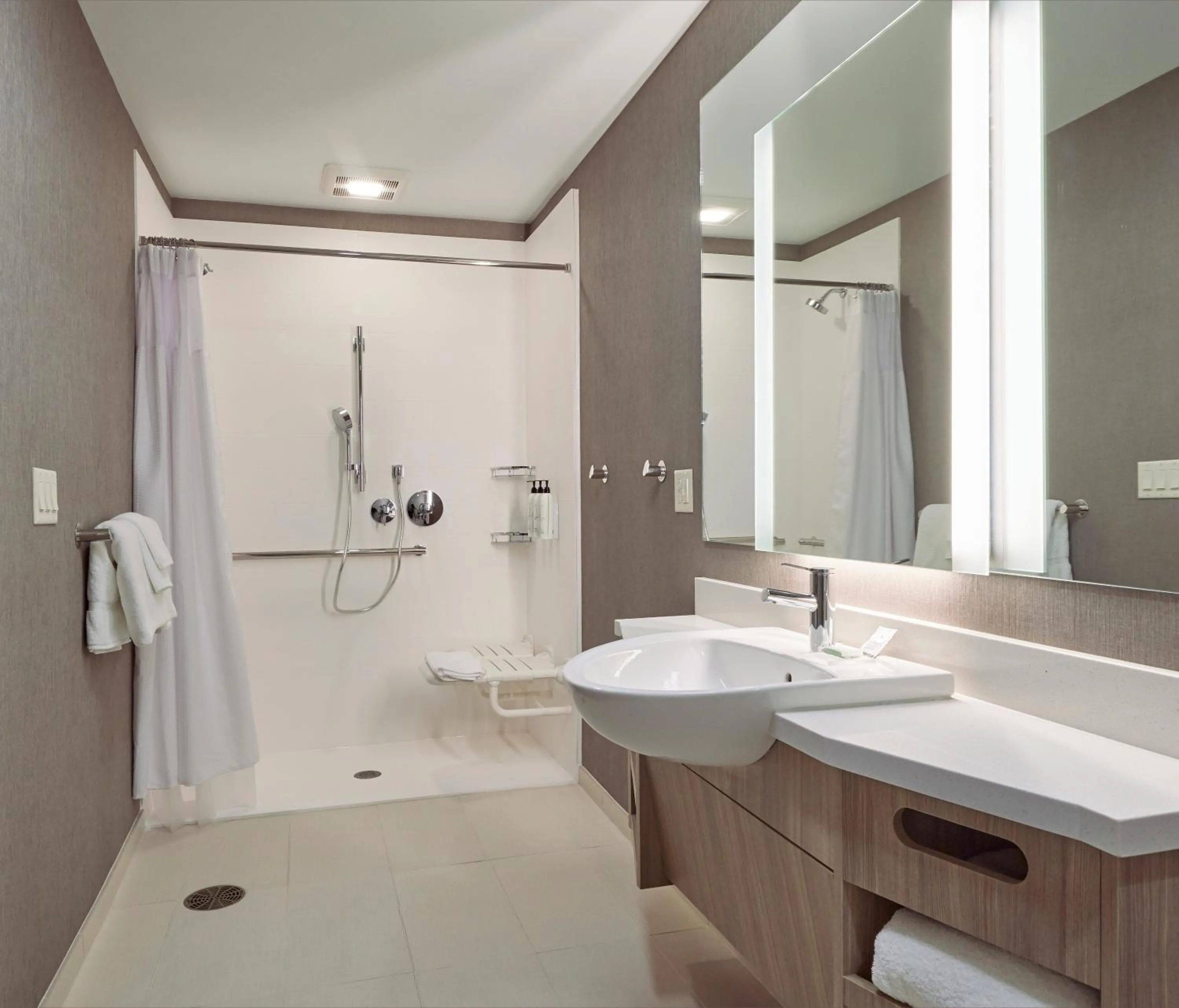 Shower in SpringHill Suites by Marriott Medford Airport
