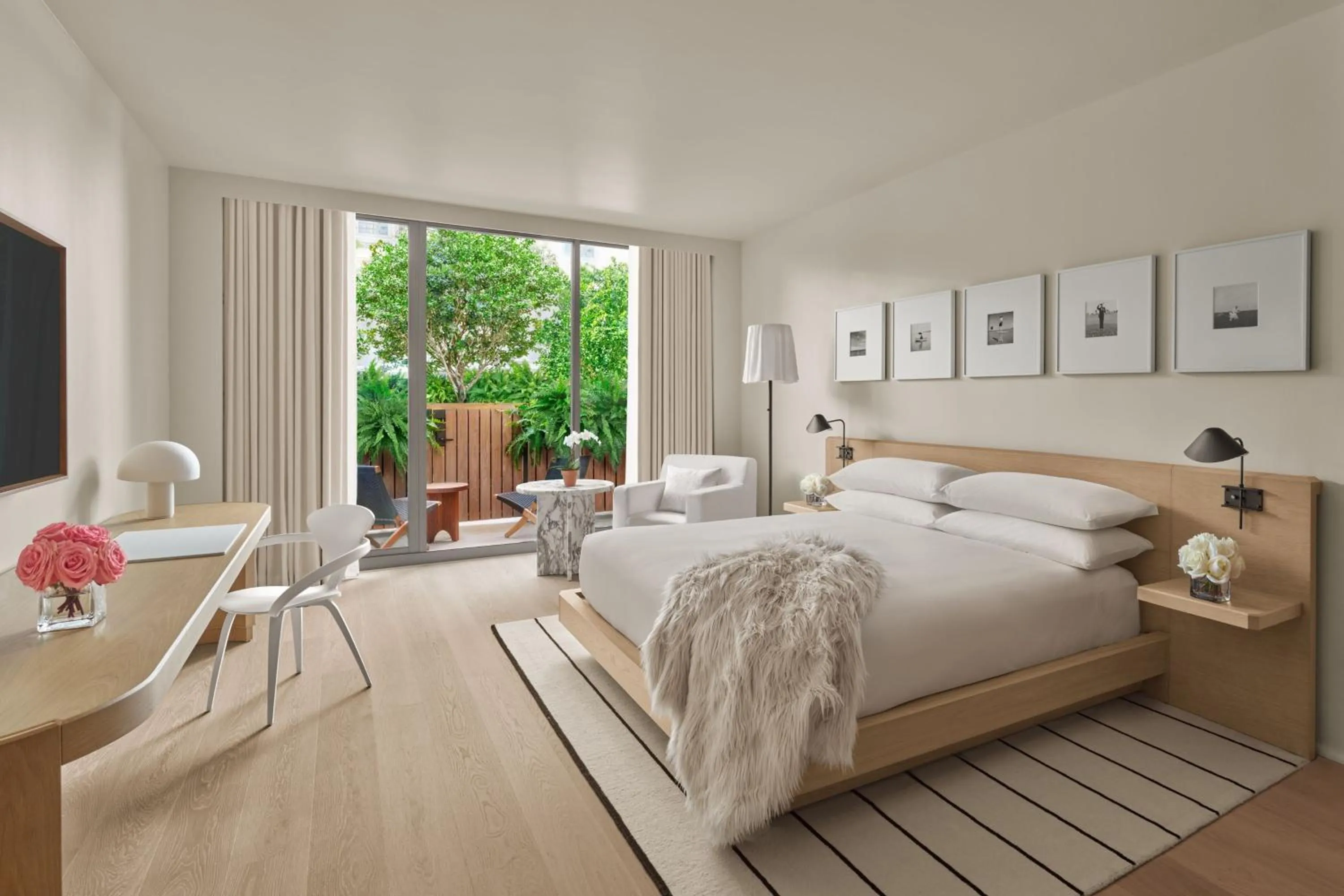 Photo of the whole room, Bed in The Tampa EDITION