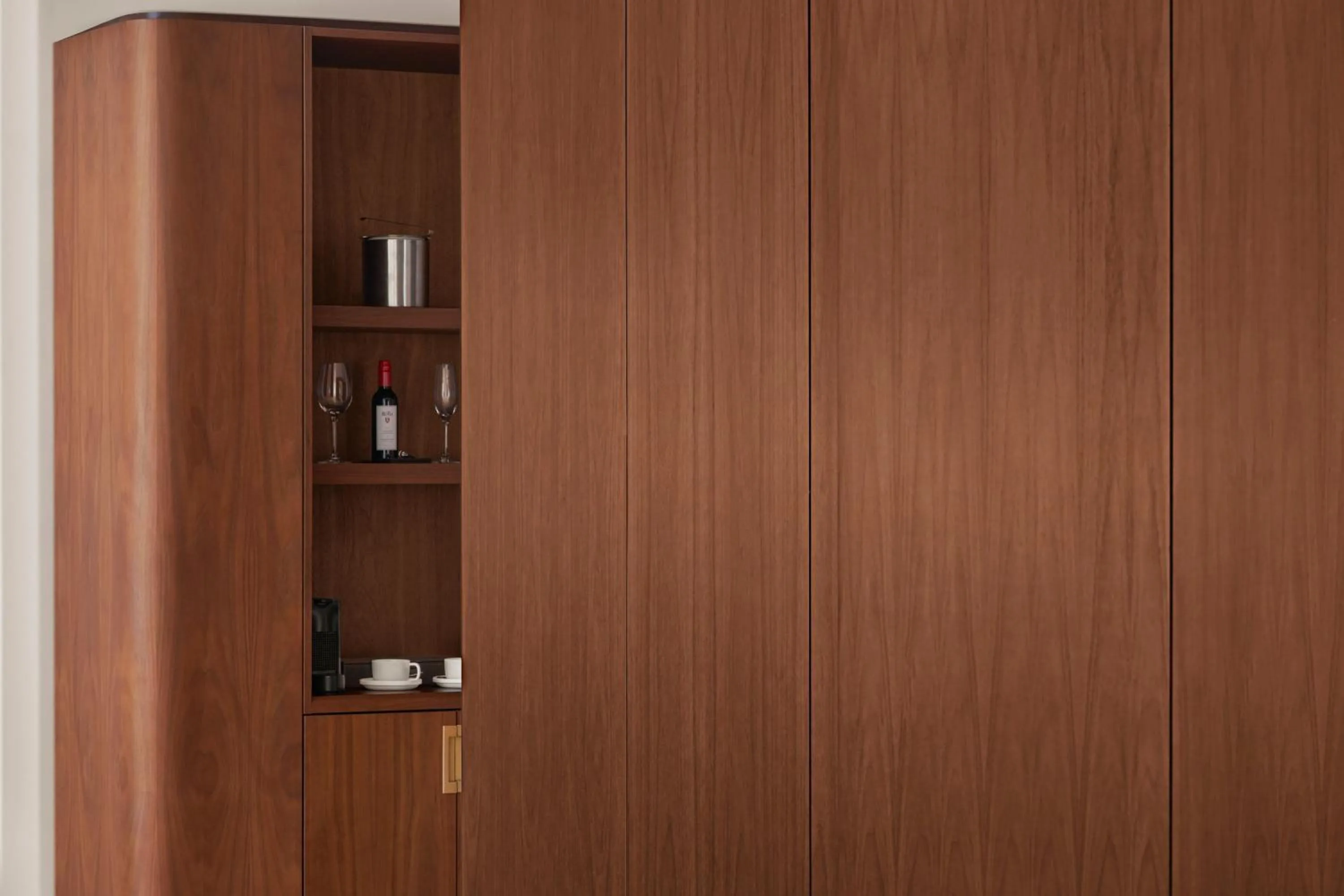 Photo of the whole room in The Tampa EDITION