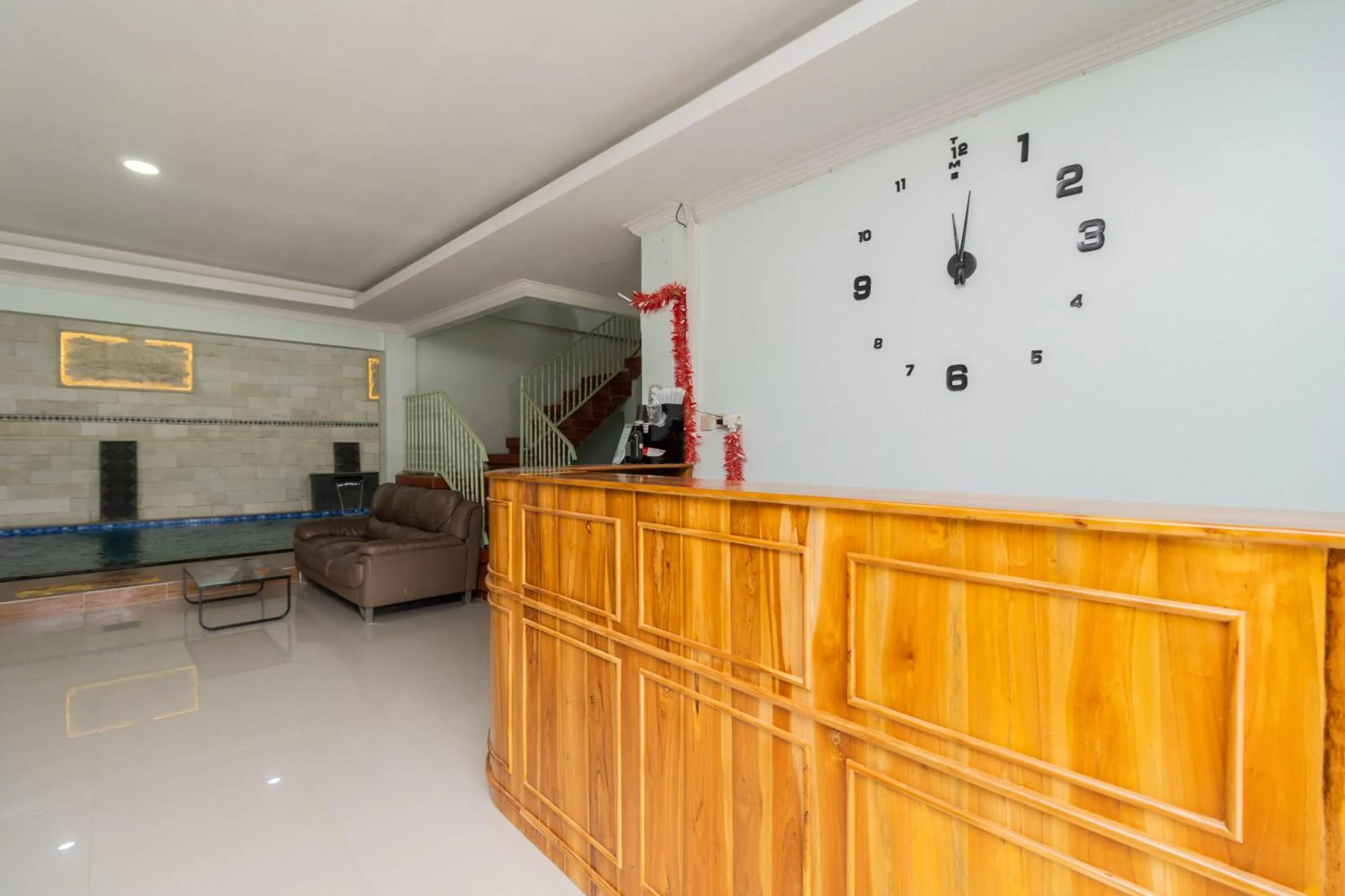 Lobby or reception in Urbanview Hotel Kampung Istal Megamendung Puncak by RedDoorz