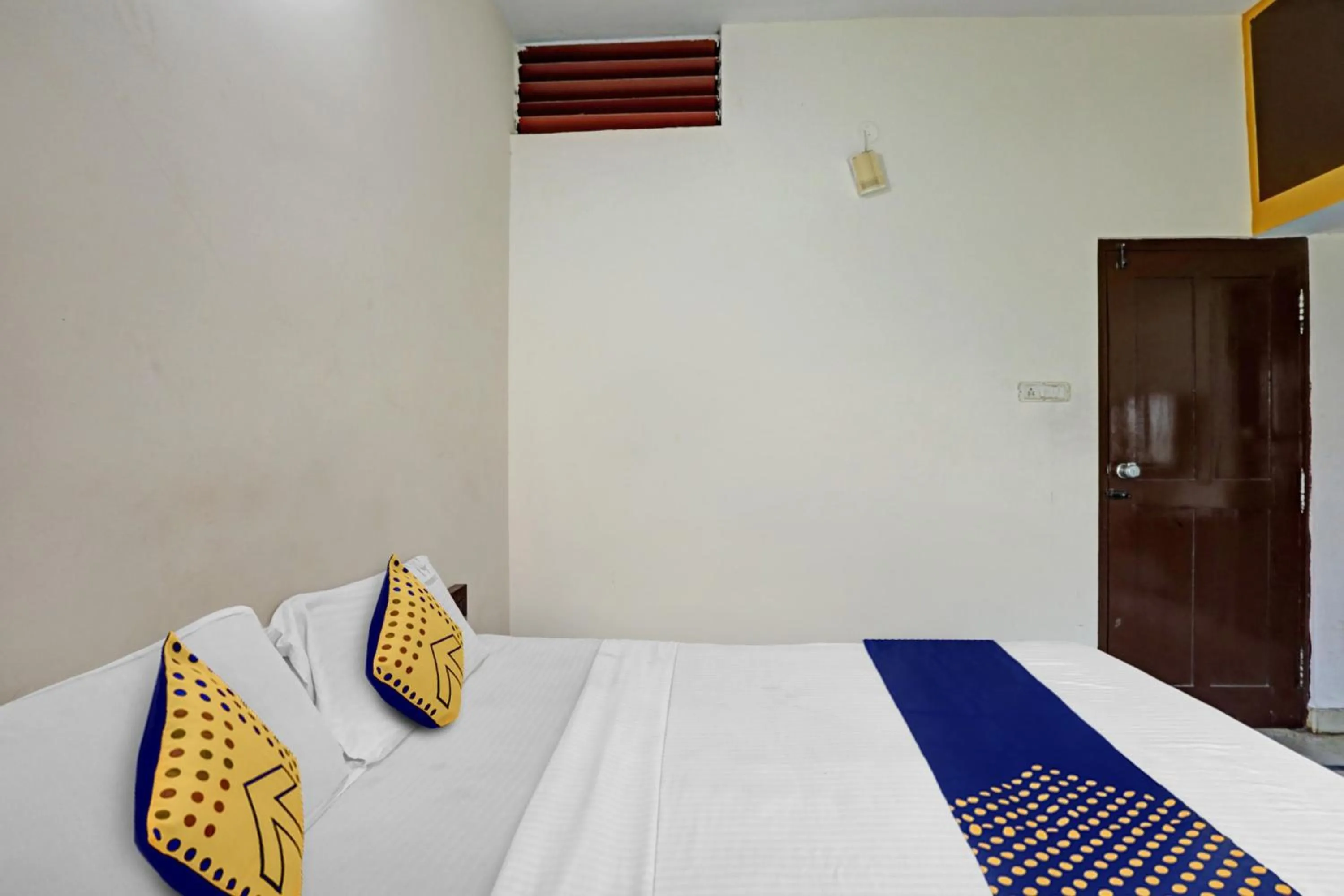 Bedroom in Hotel O Vishu Moni Residency
