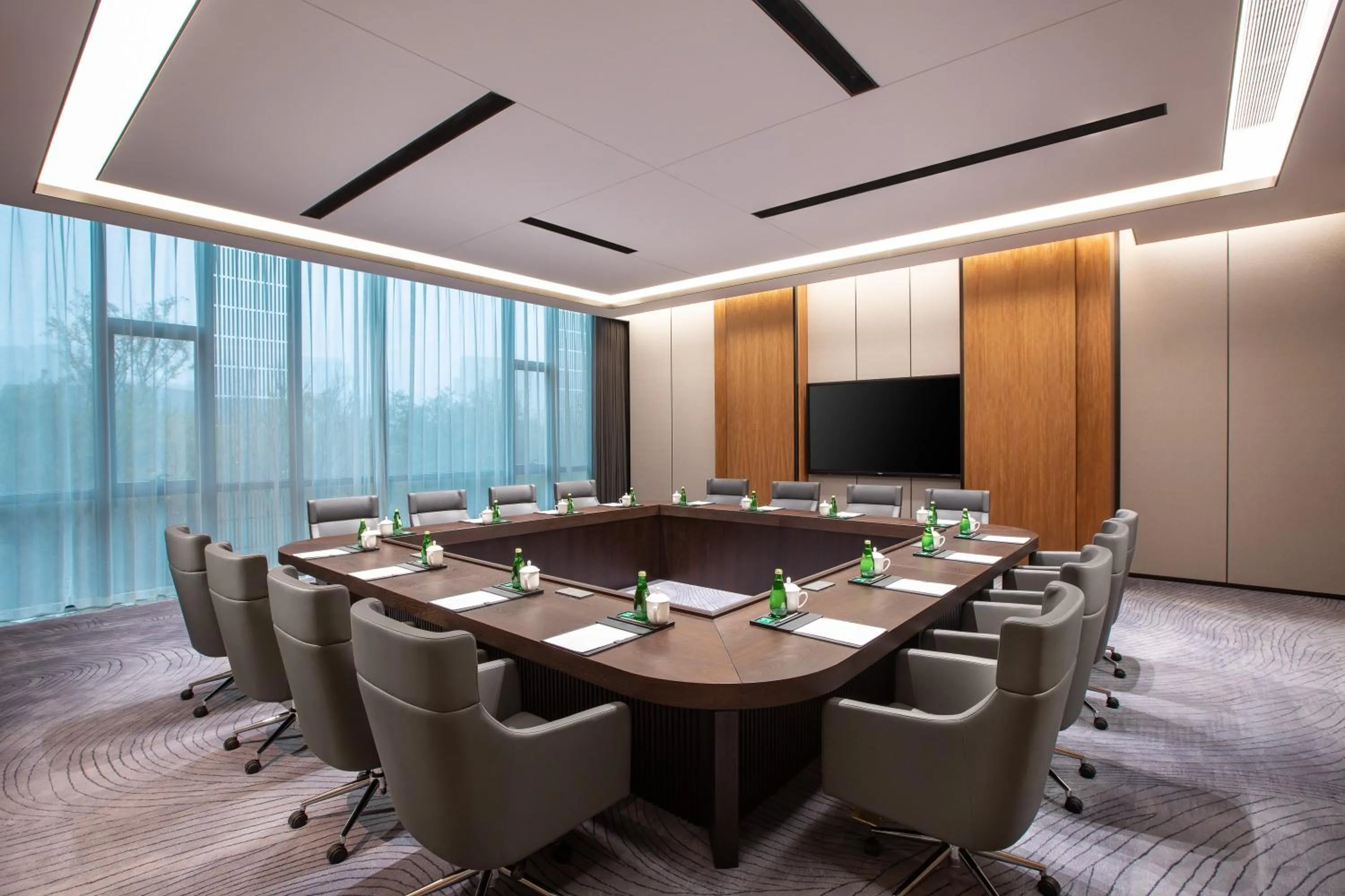 Meeting/conference room in Crowne Plaza Zhengzhou High Tech Zone by IHG