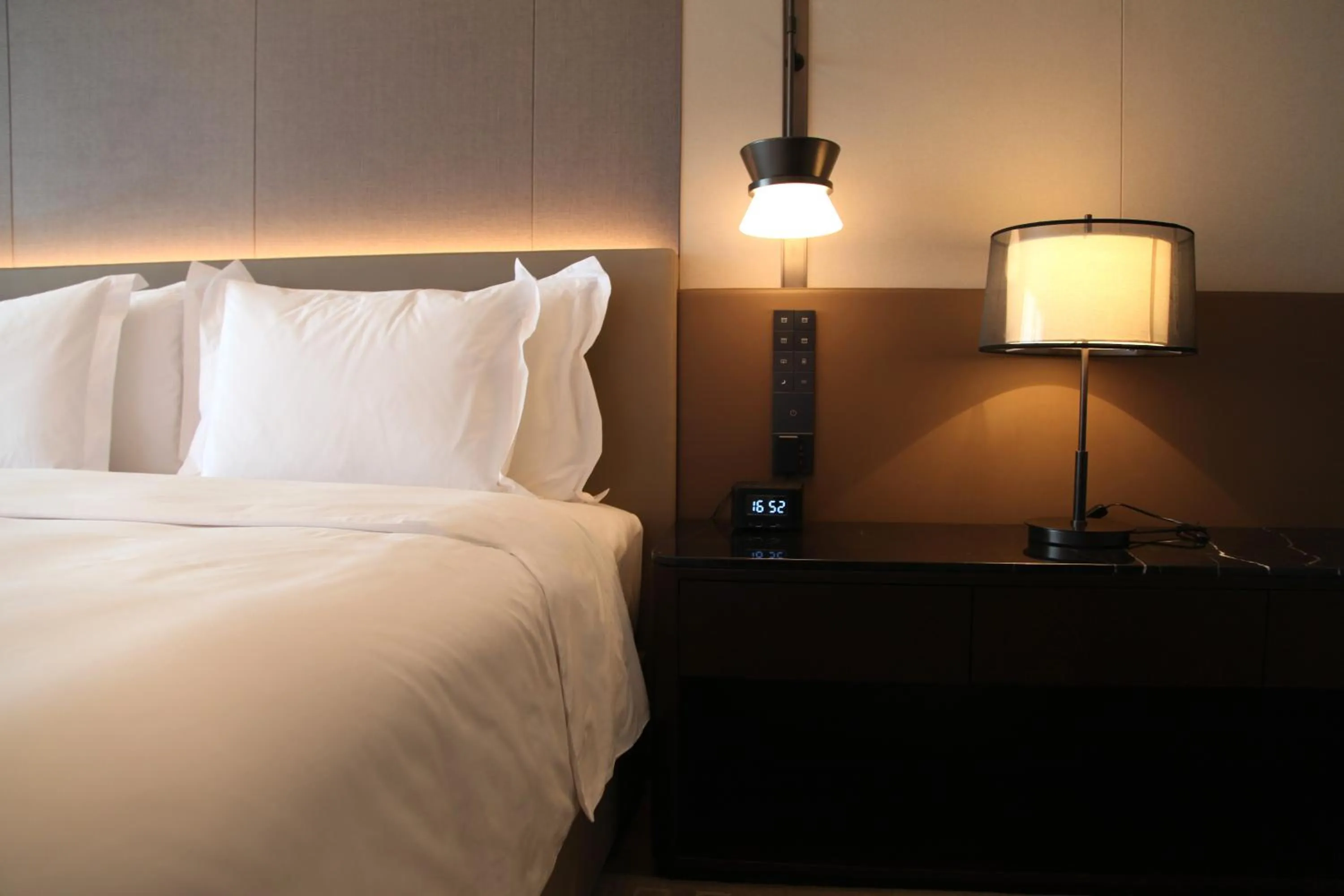 Bed in Crowne Plaza Zhengzhou High Tech Zone by IHG