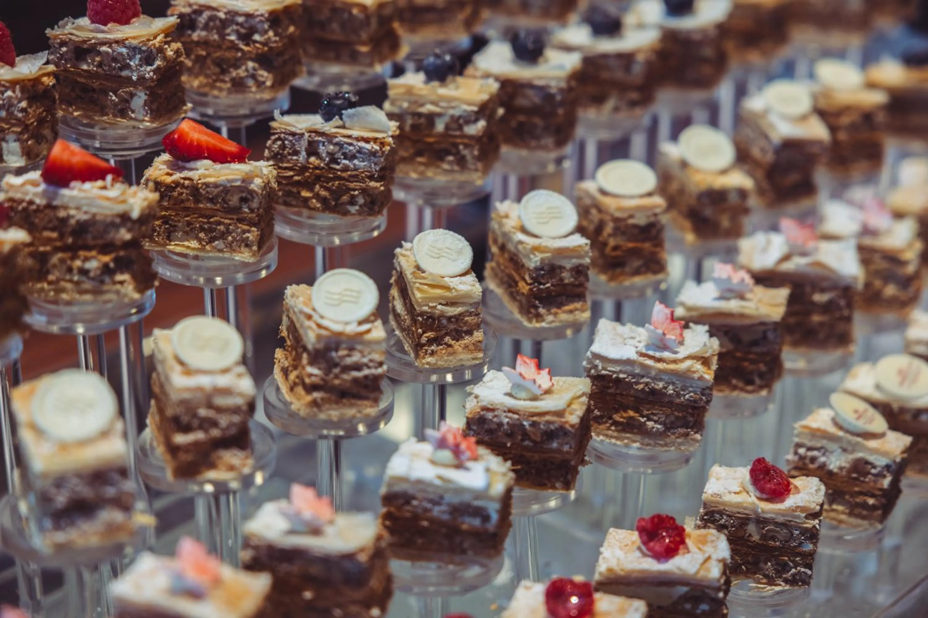 Restaurant/places to eat in Crowne Plaza Zhengzhou High Tech Zone by IHG