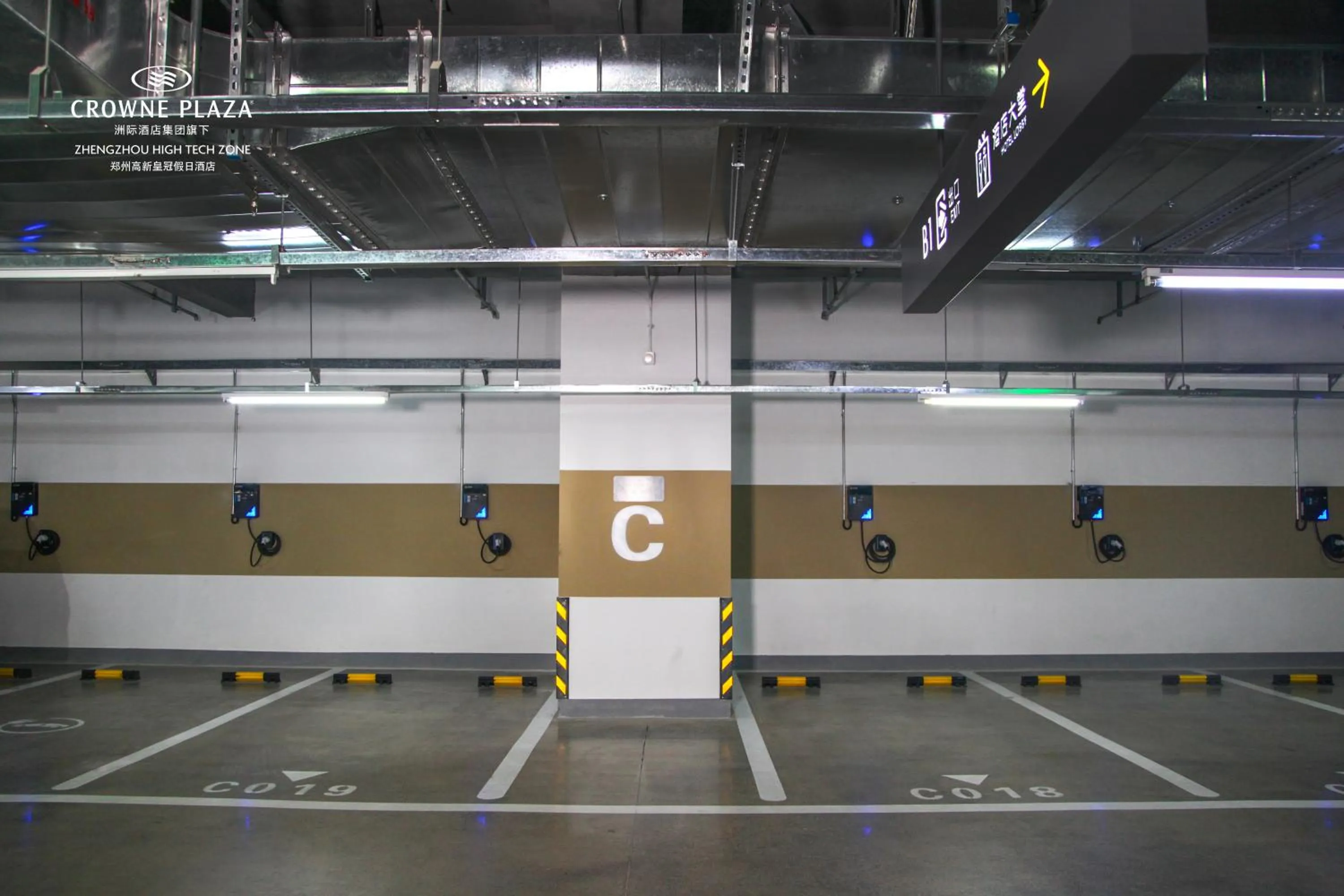 Parking in Crowne Plaza Zhengzhou High Tech Zone by IHG