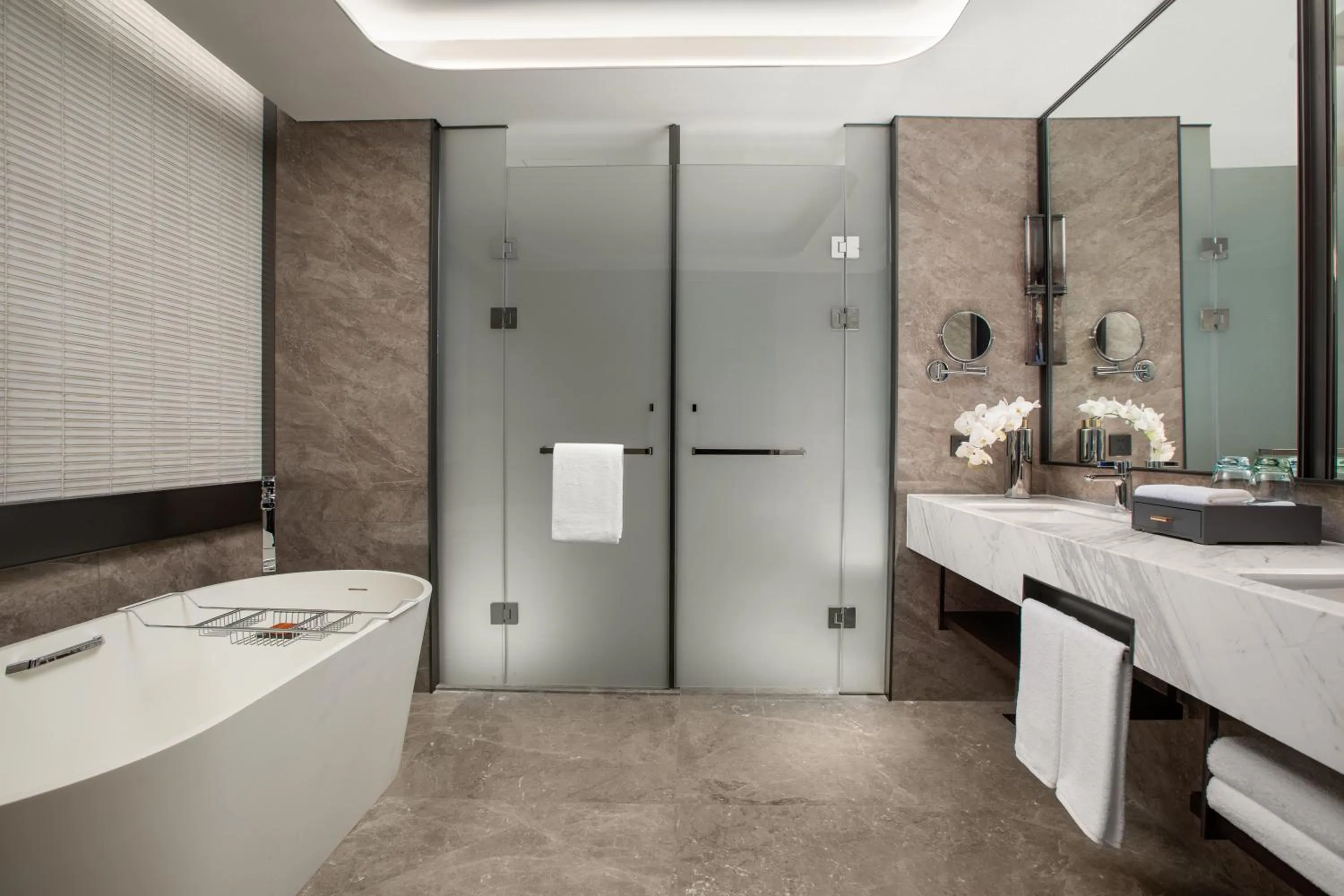 Shower in Crowne Plaza Zhengzhou High Tech Zone by IHG