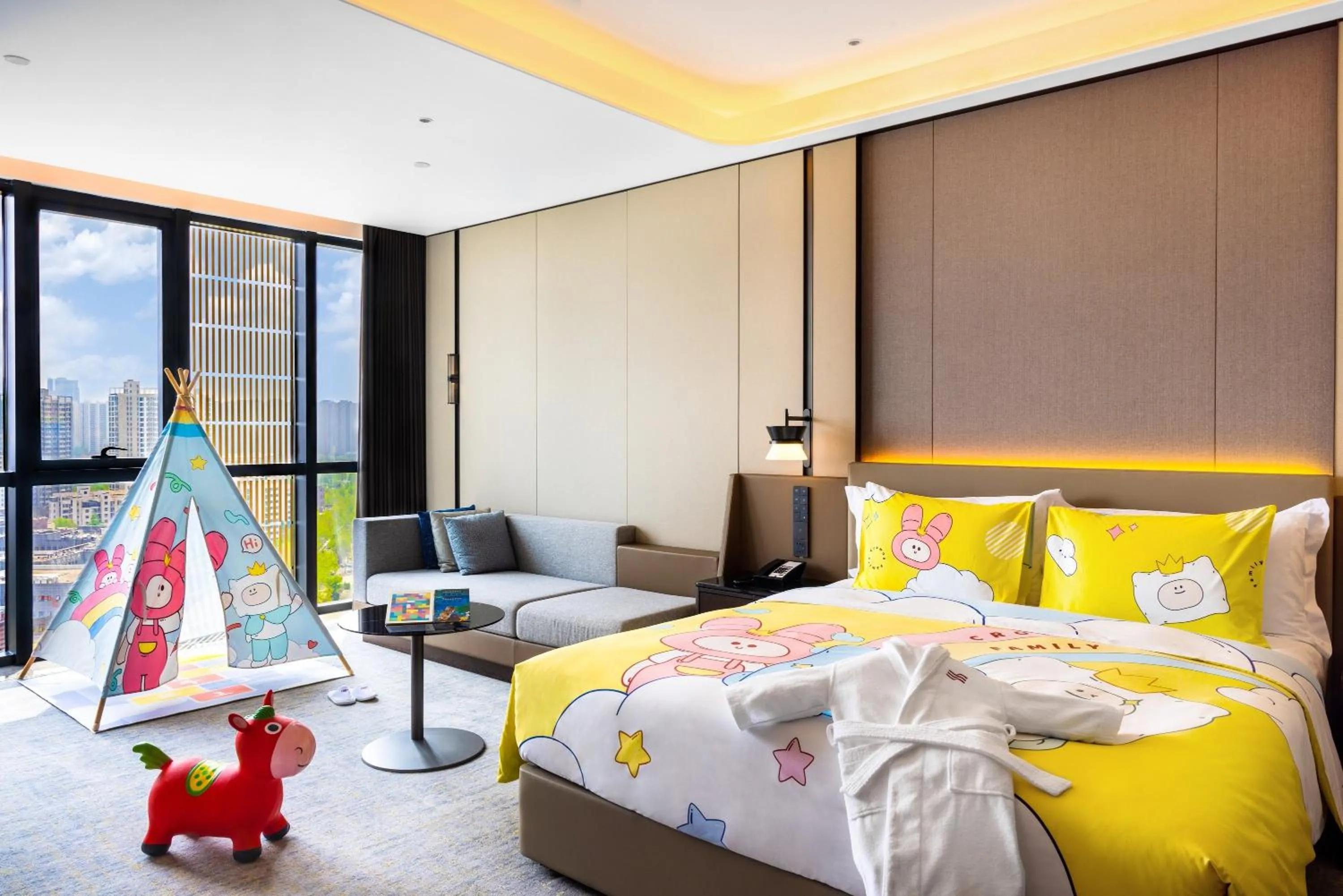 Photo of the whole room, Bed in Crowne Plaza Zhengzhou High Tech Zone by IHG