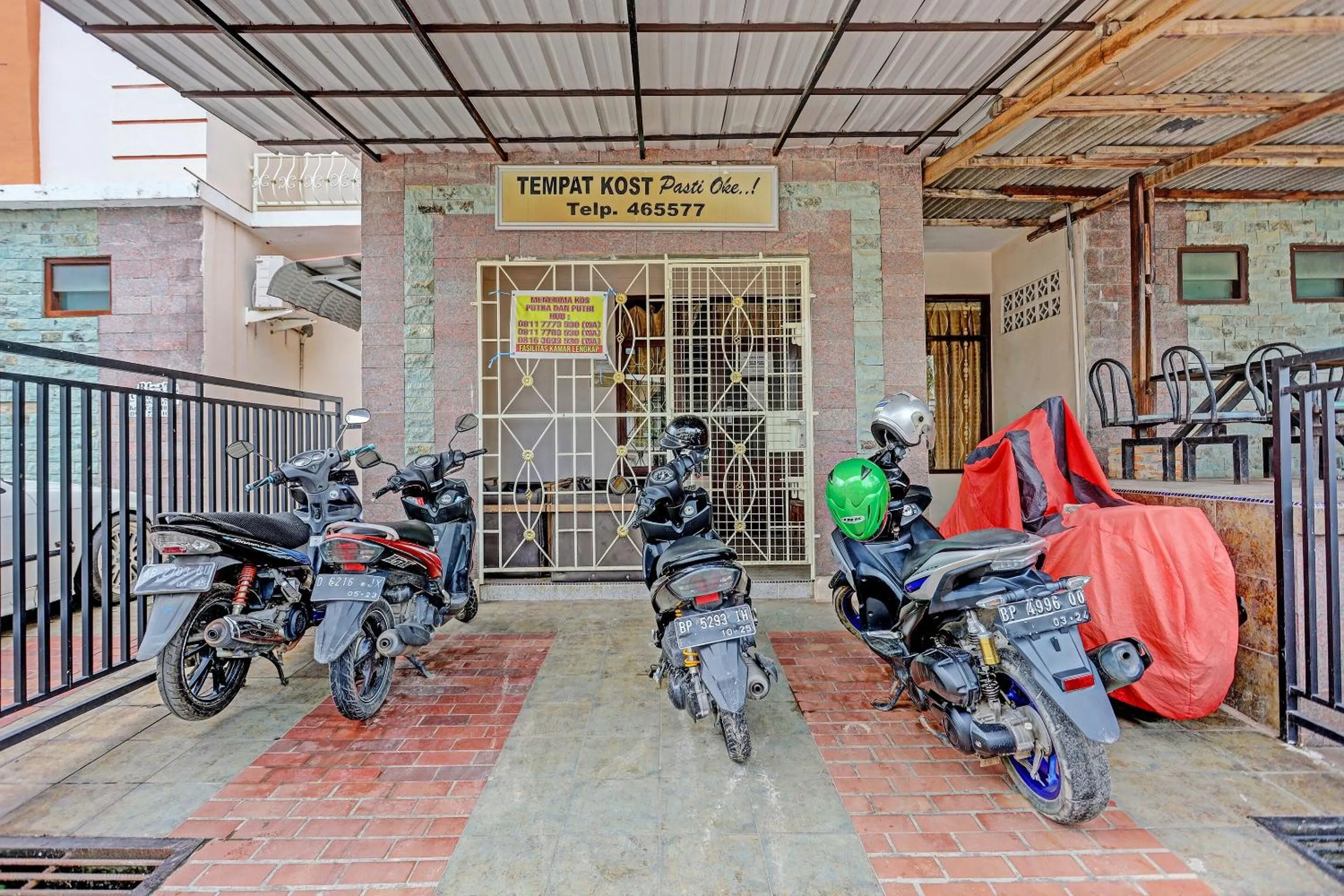 Facade/entrance in OYO 91636 Kak Dadut Homestay