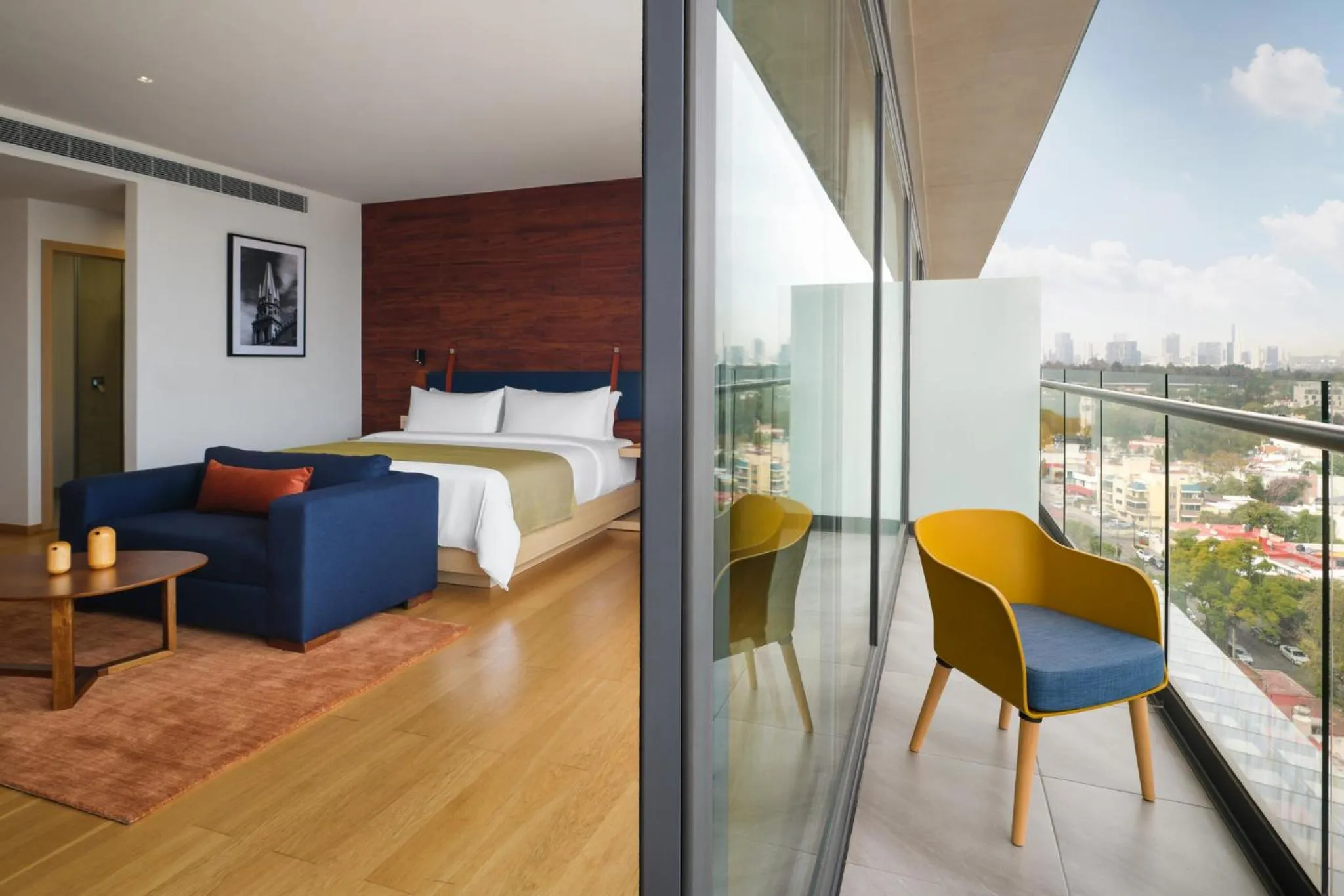 Photo of the whole room in voco Guadalajara Neruda by IHG