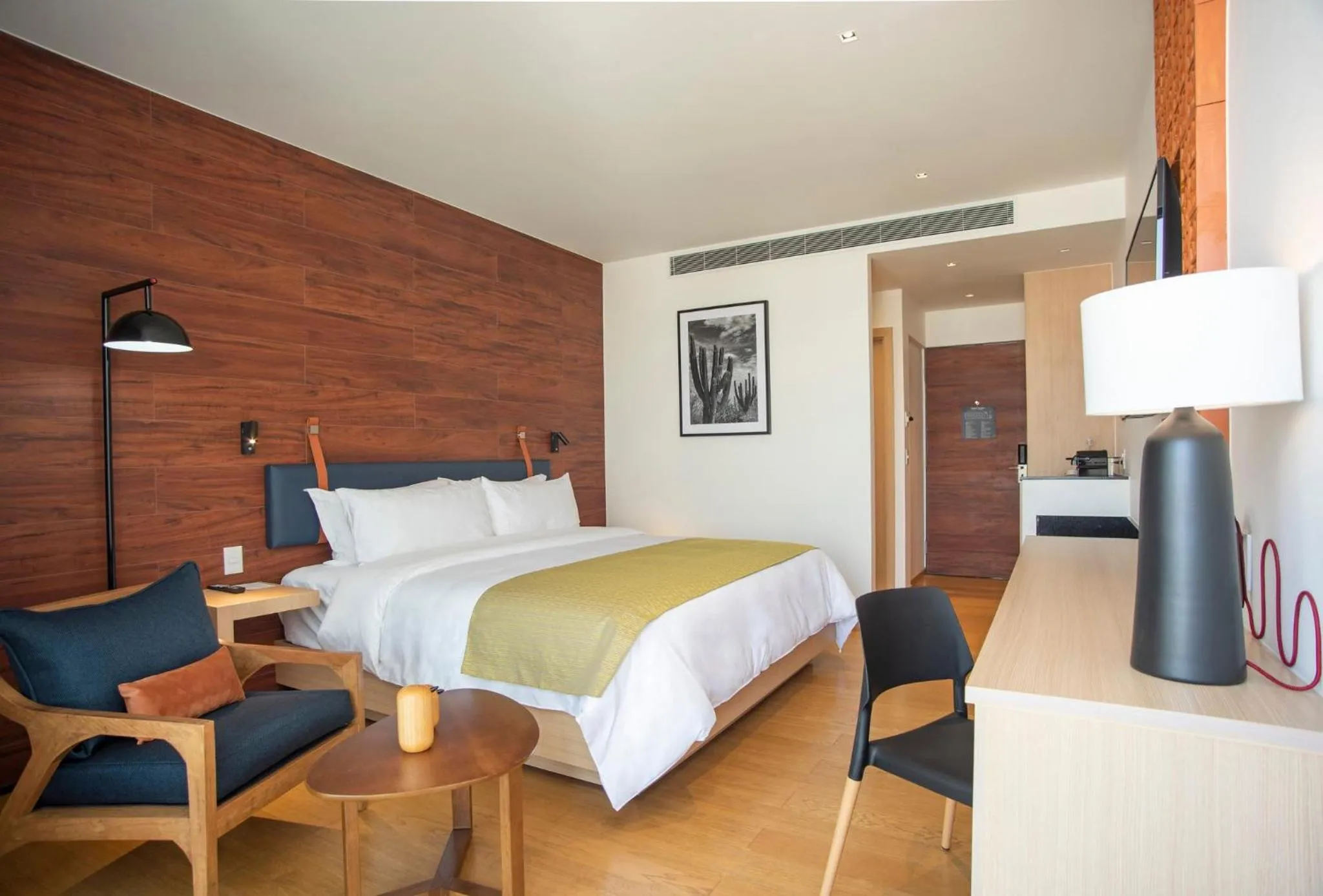 Photo of the whole room, Bed in voco Guadalajara Neruda by IHG