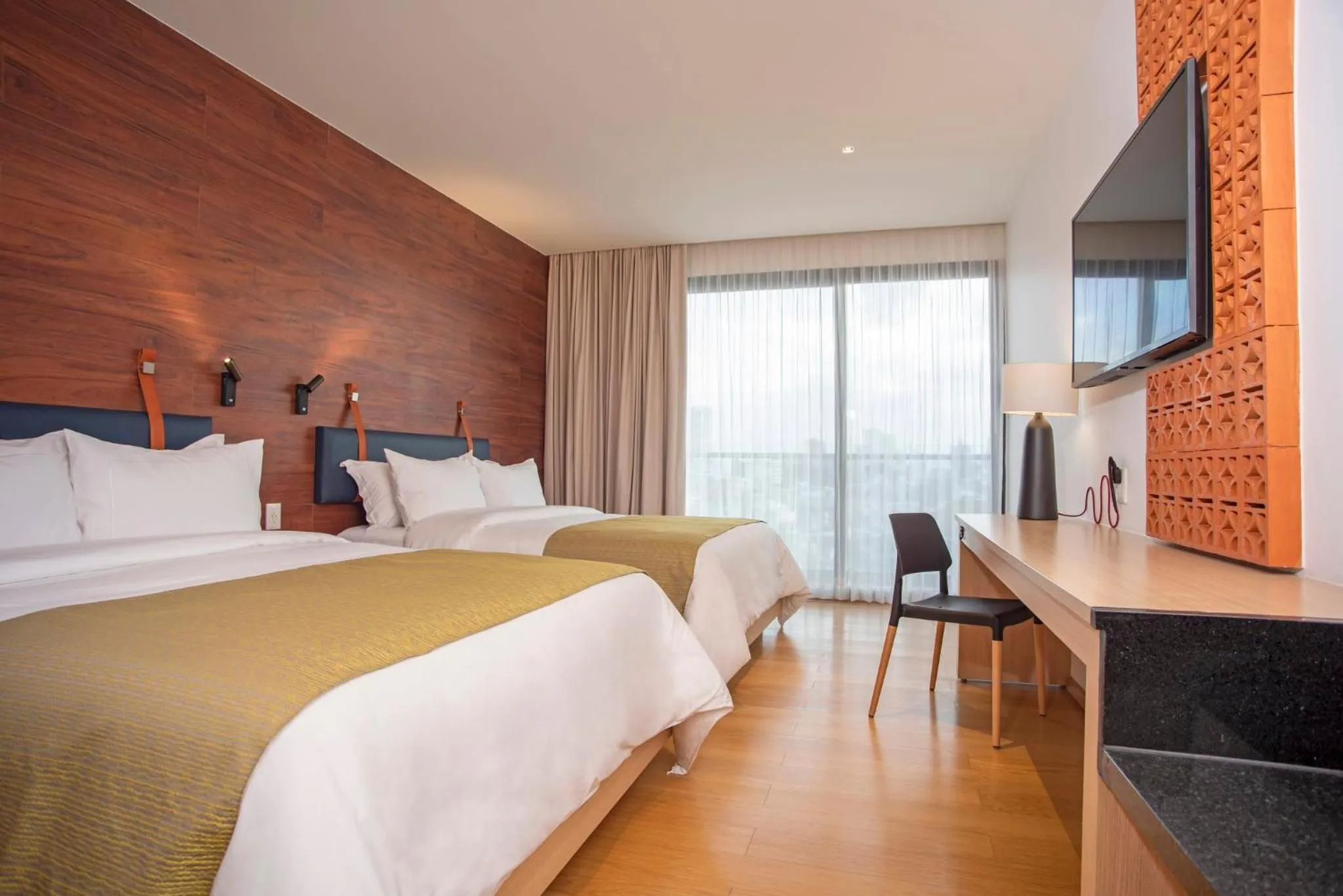 Photo of the whole room, Bed in voco Guadalajara Neruda by IHG