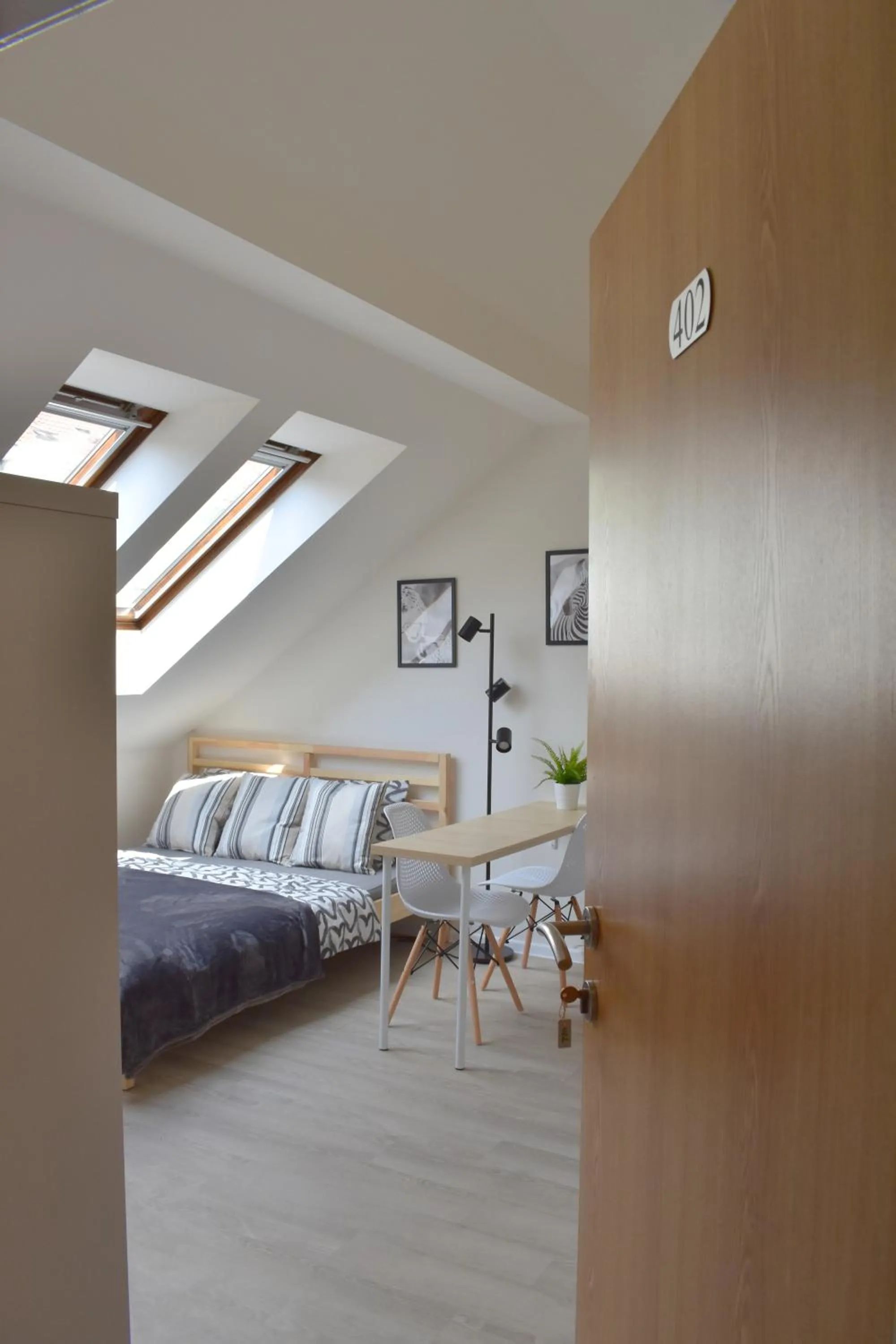 Bedroom, Bed in Seifert Residence