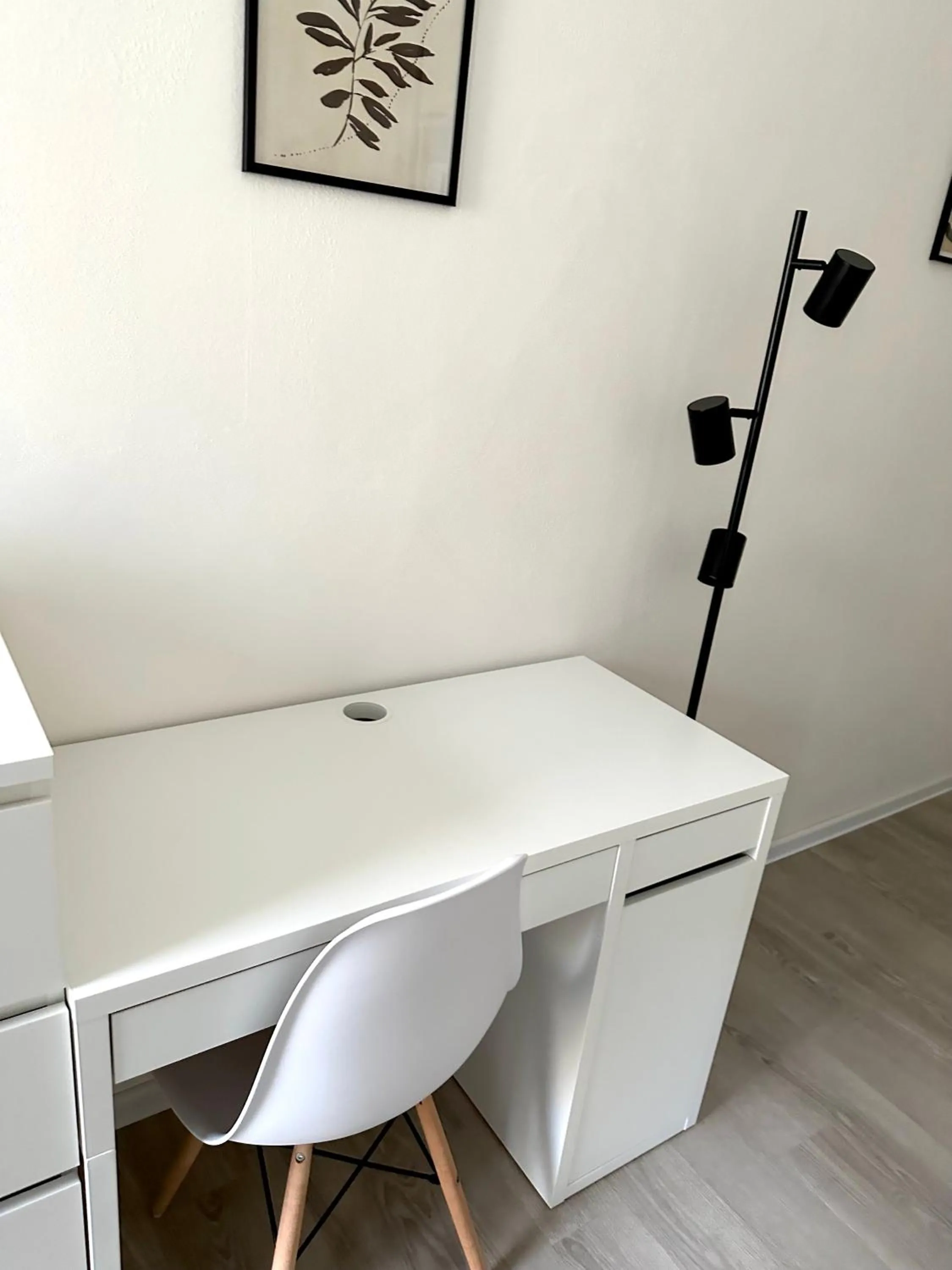 hair dresser in Seifert Residence