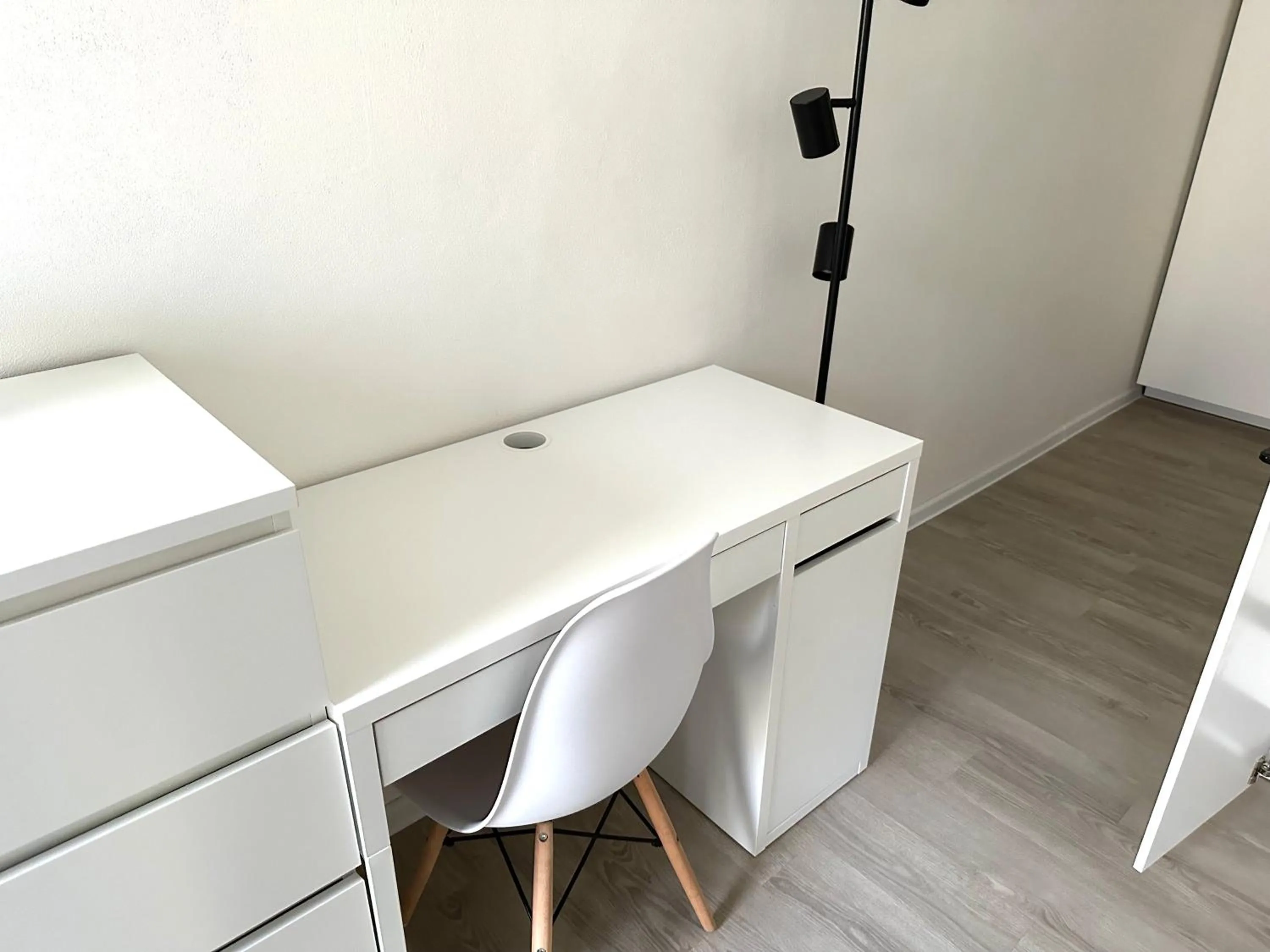 hair dresser in Seifert Residence