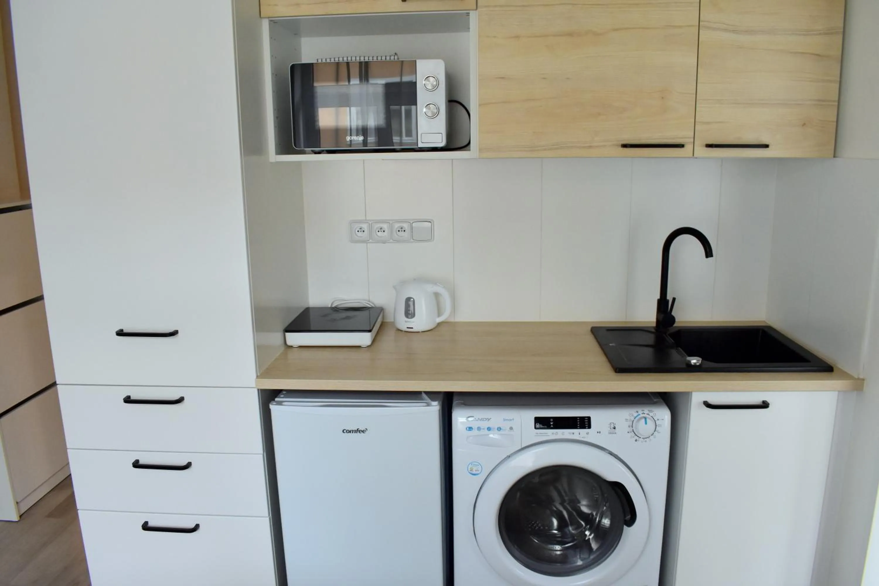 Coffee/tea facilities in Seifert Residence