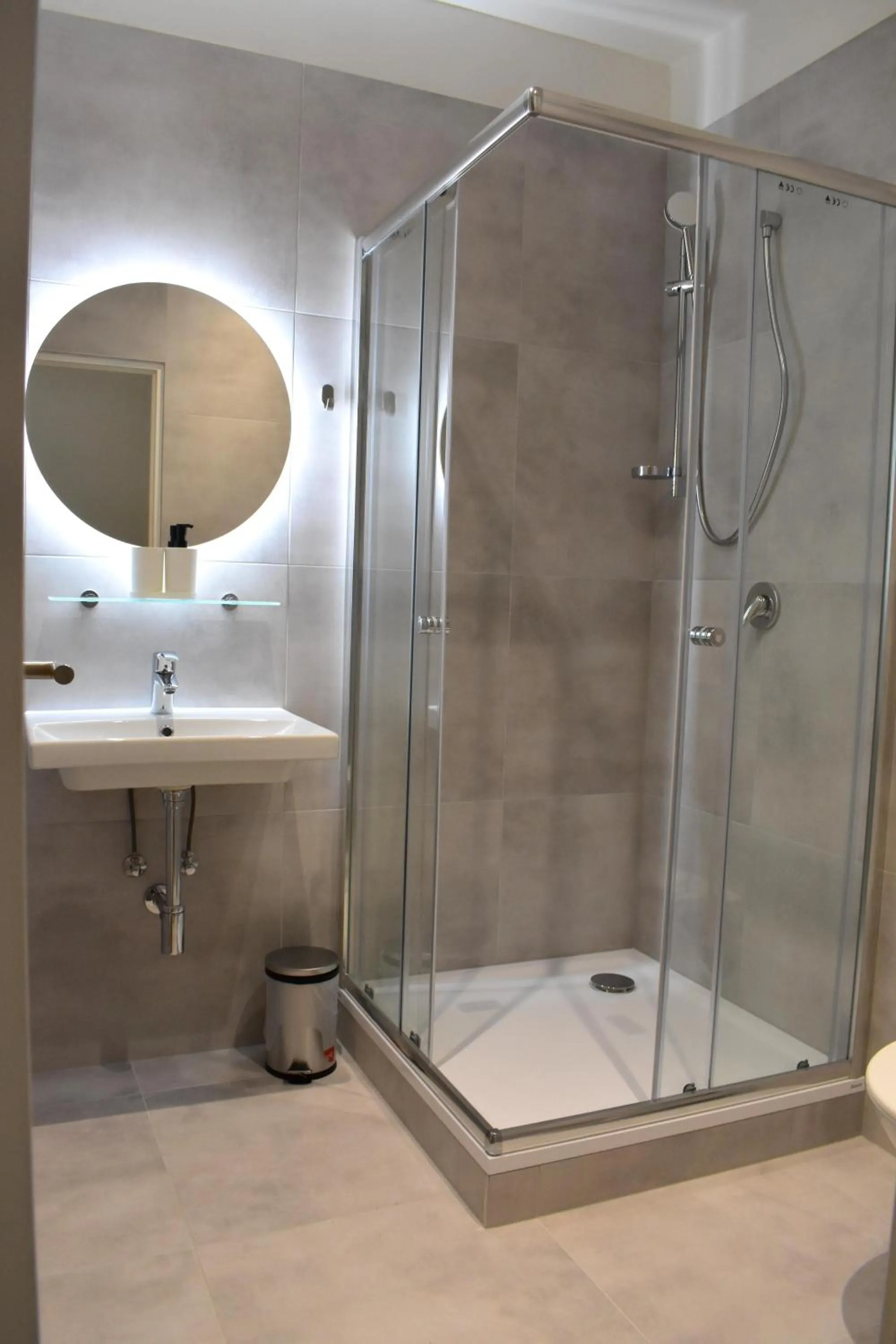 Shower in Seifert Residence