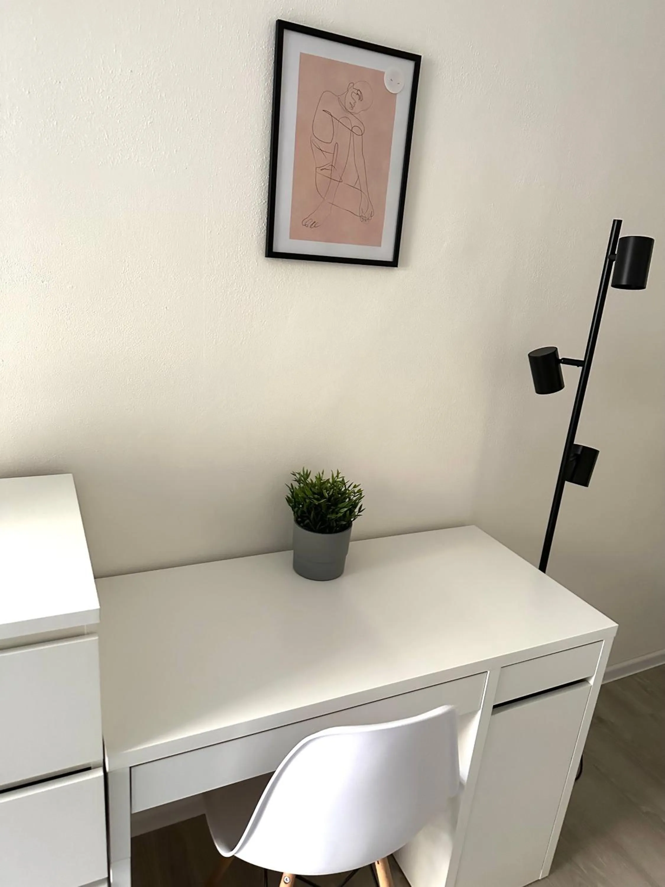 hair dresser in Seifert Residence