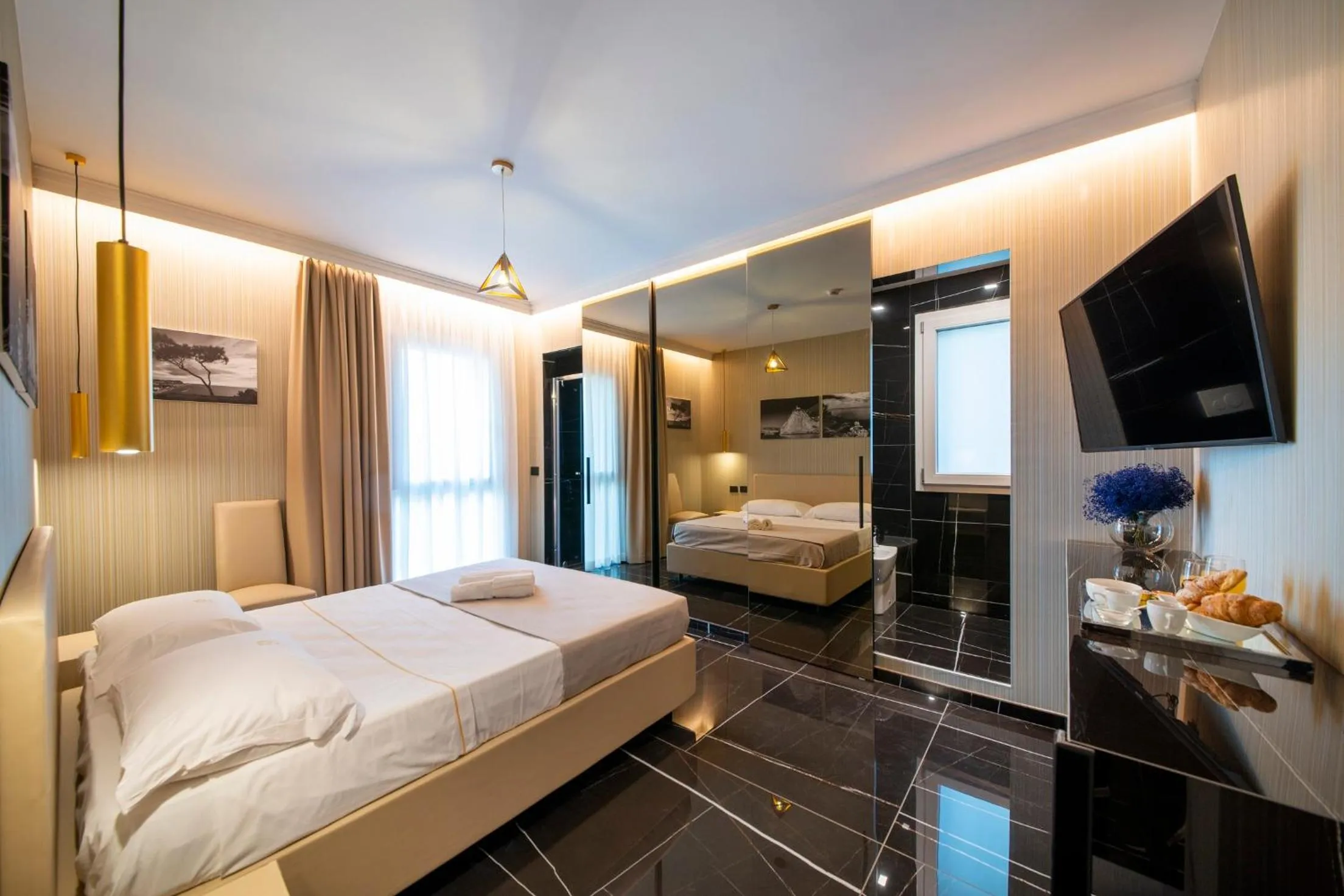 TV and multimedia, Bed in Hotel XBusiness